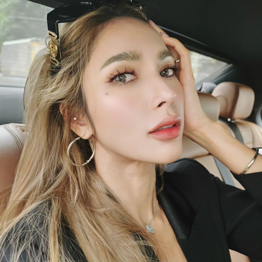 อุ้ม - ลักขณา วัธนวงส์ศิริ