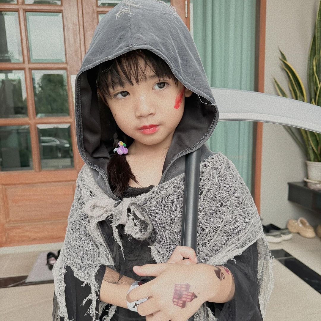 อุ้ม - ลักขณา วัธนวงส์ศิริ