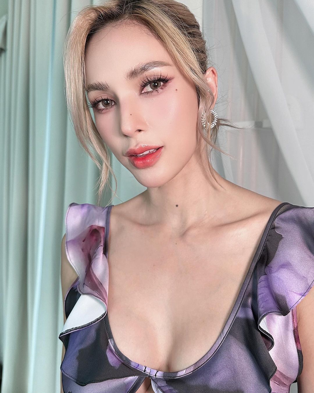 อุ้ม - ลักขณา วัธนวงส์ศิริ