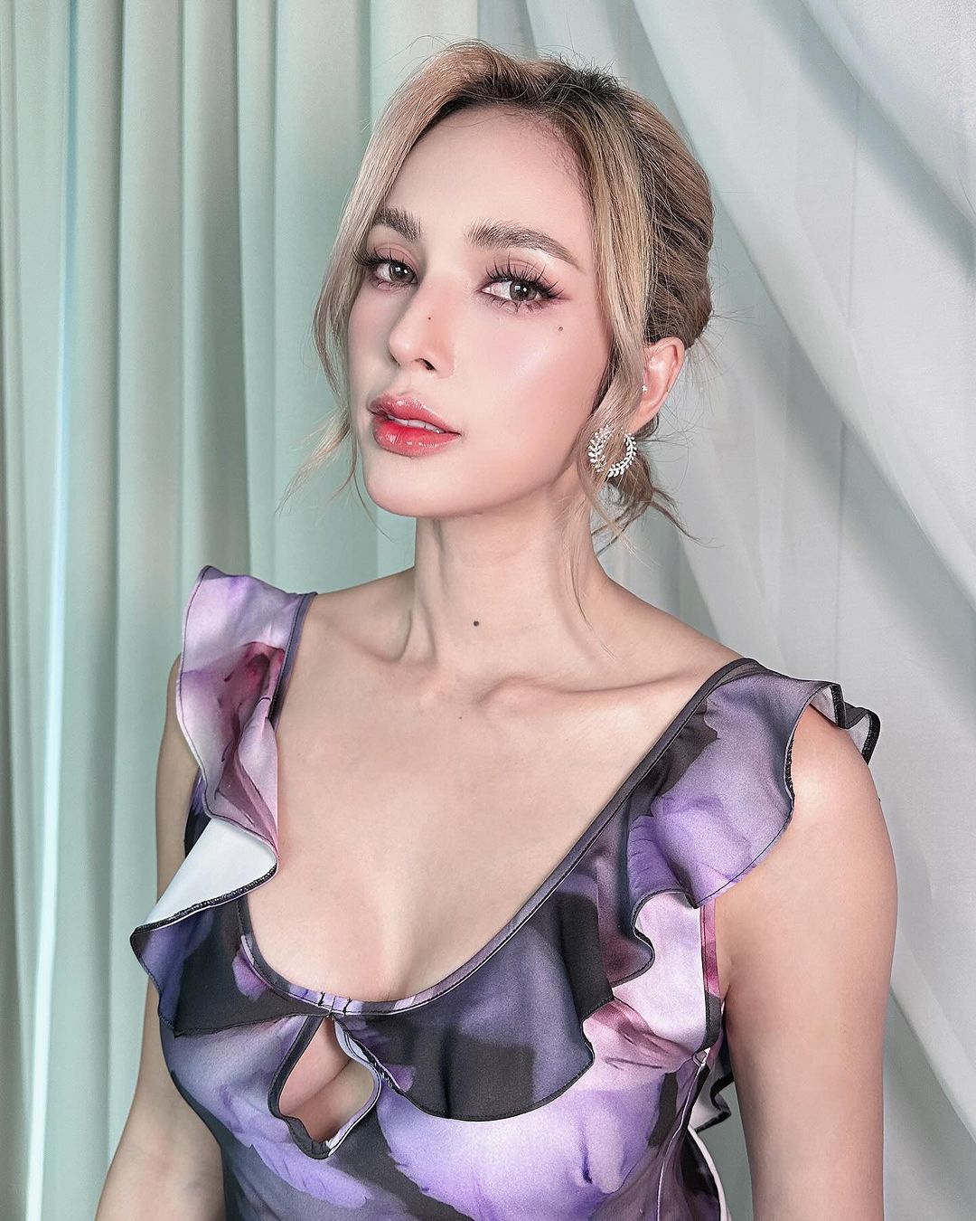 อุ้ม - ลักขณา วัธนวงส์ศิริ