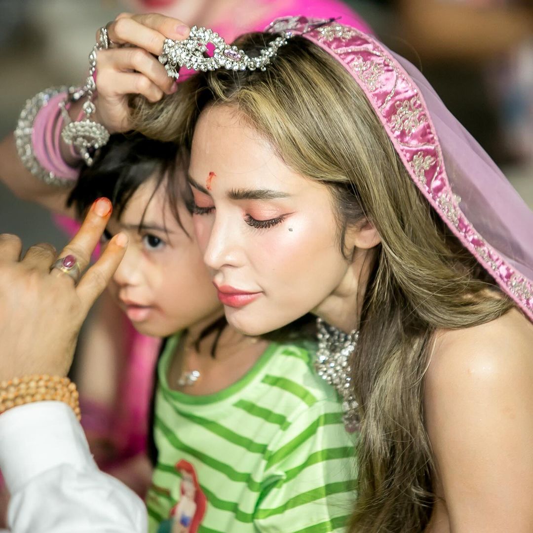 อุ้ม - ลักขณา วัธนวงส์ศิริ