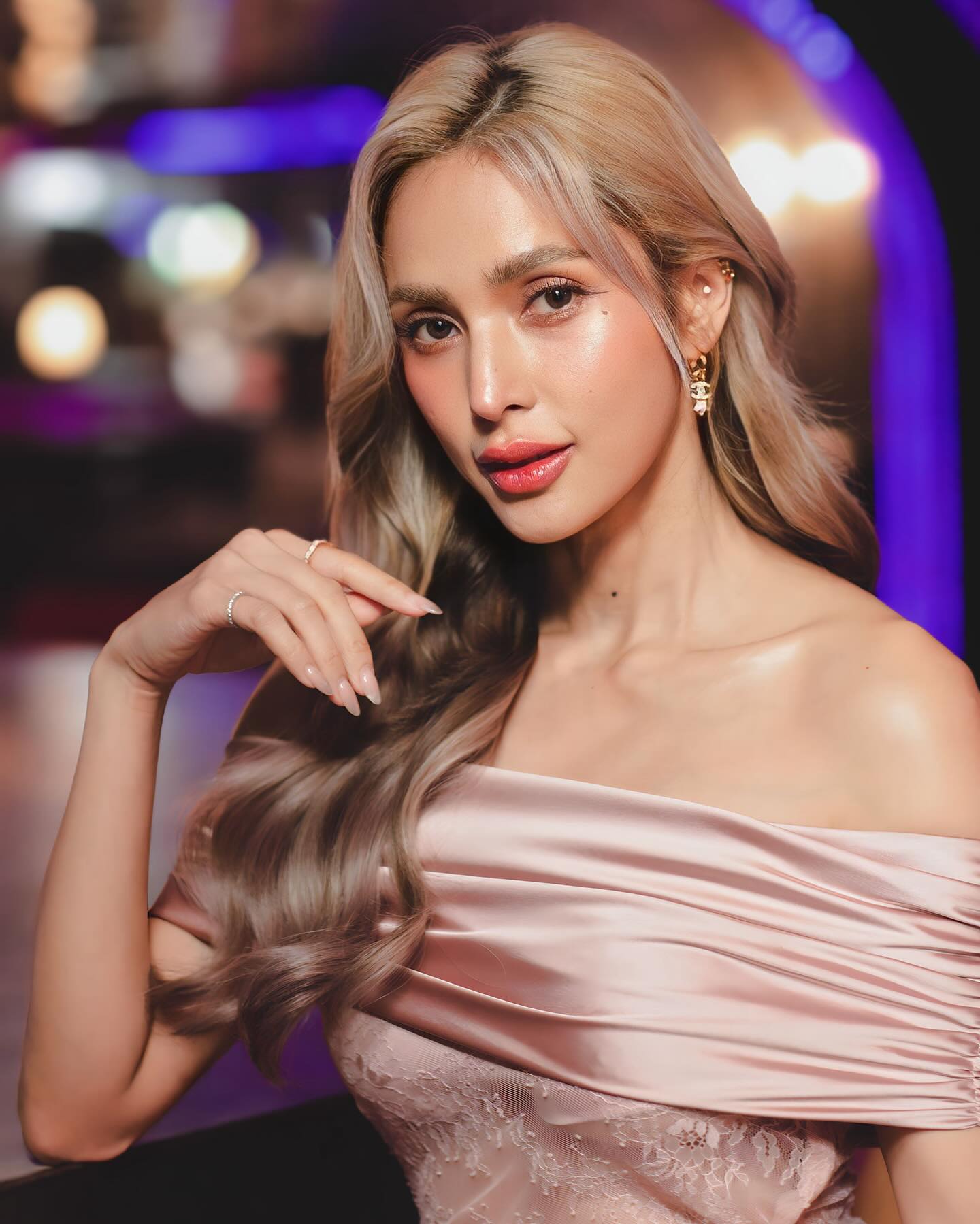อุ้ม - ลักขณา วัธนวงส์ศิริ
