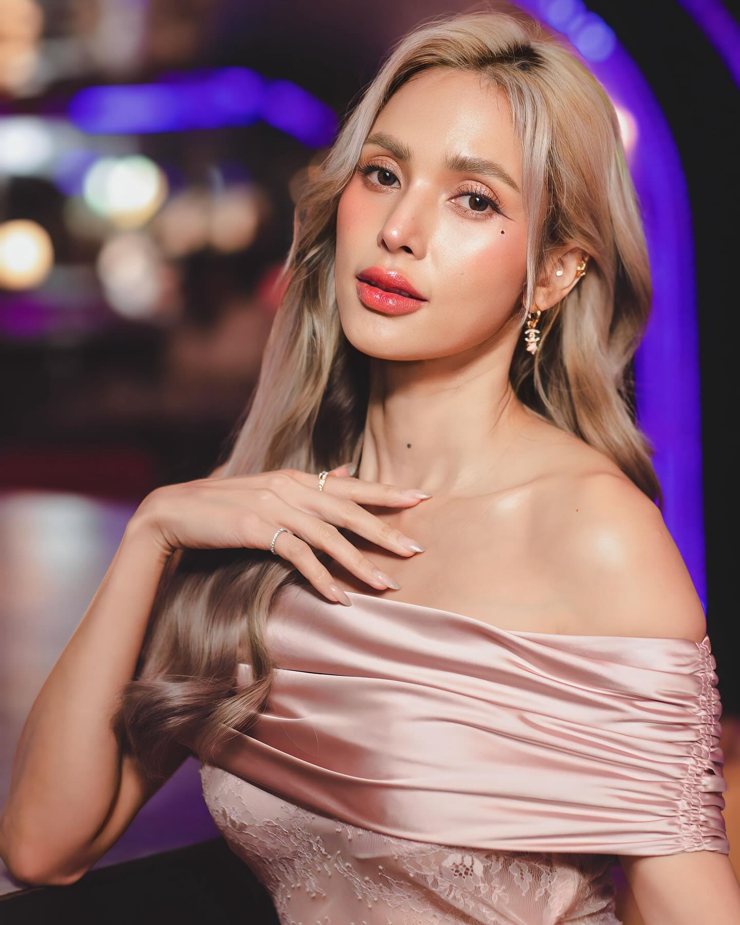 อุ้ม - ลักขณา วัธนวงส์ศิริ
