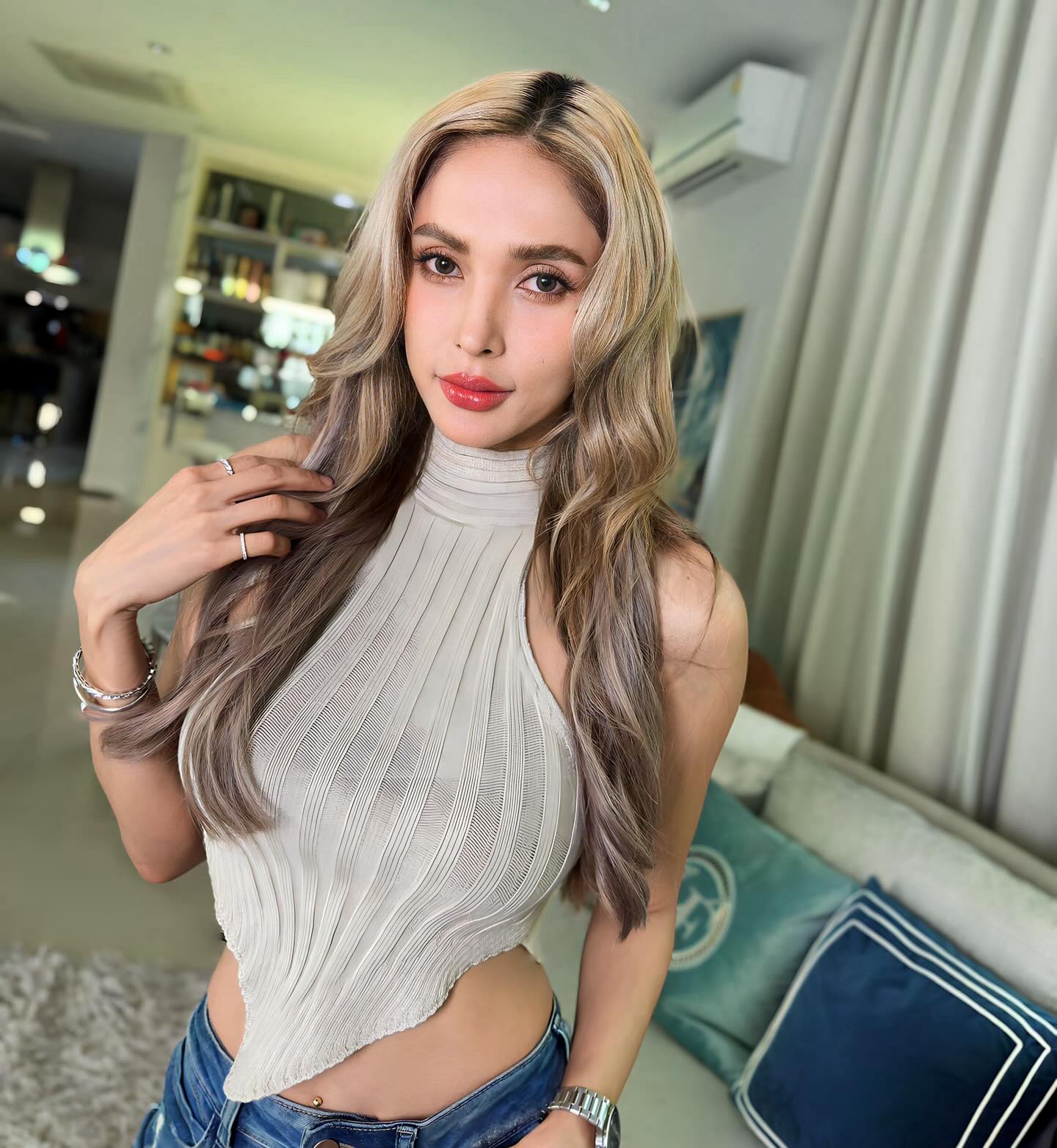 อุ้ม - ลักขณา วัธนวงส์ศิริ