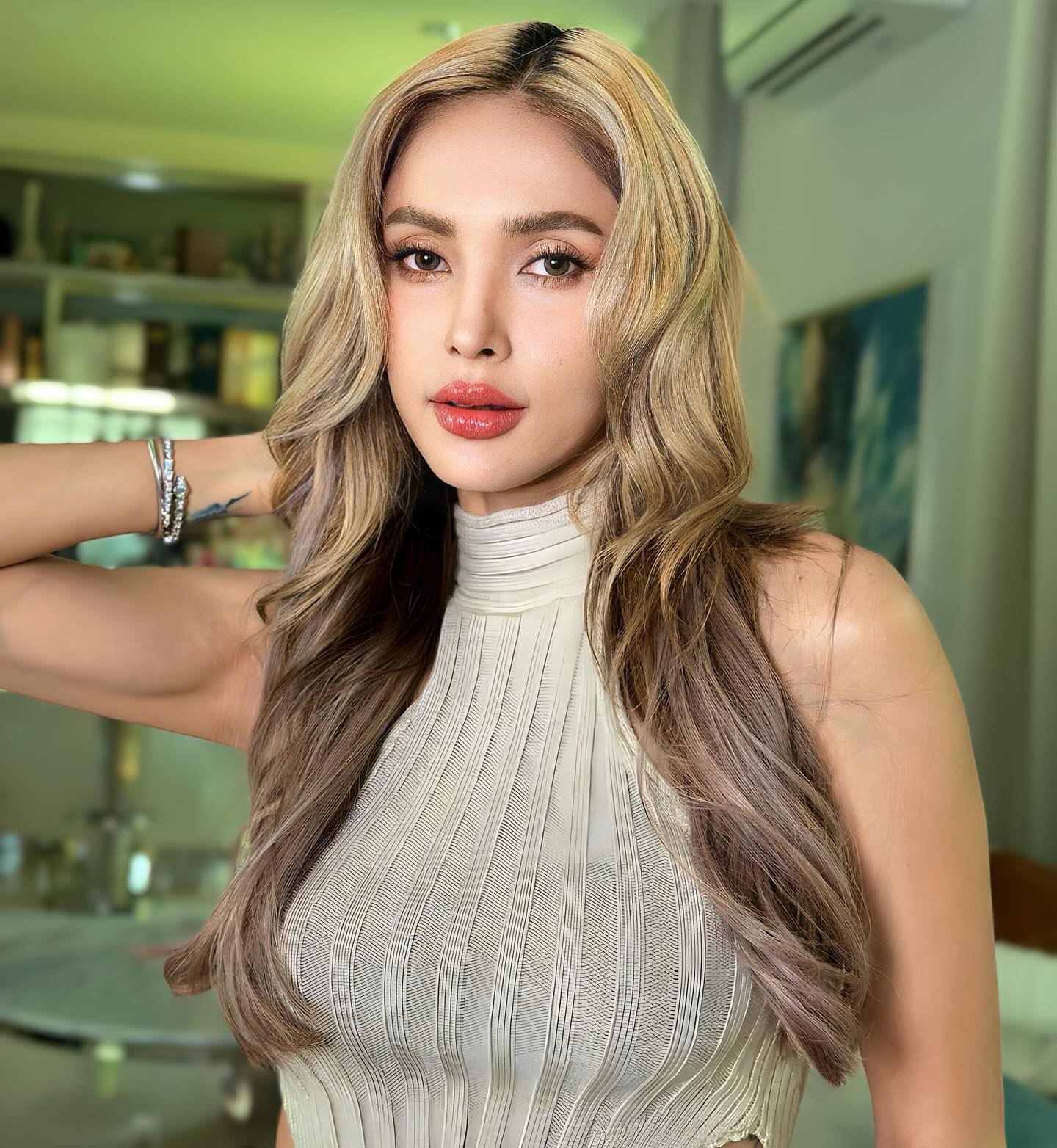 อุ้ม - ลักขณา วัธนวงส์ศิริ
