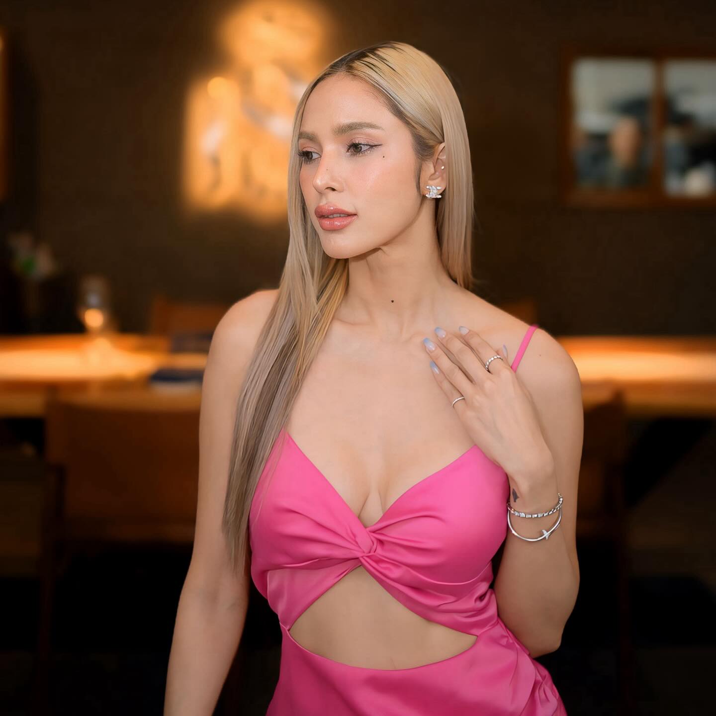 อุ้ม - ลักขณา วัธนวงส์ศิริ