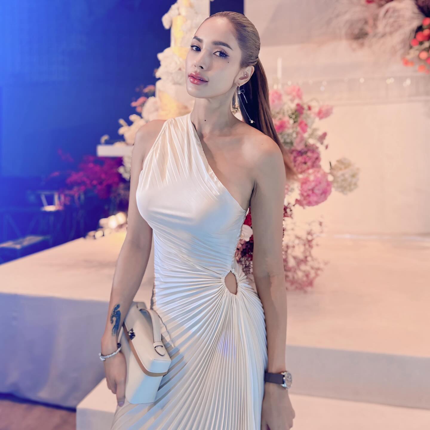 อุ้ม - ลักขณา วัธนวงส์ศิริ