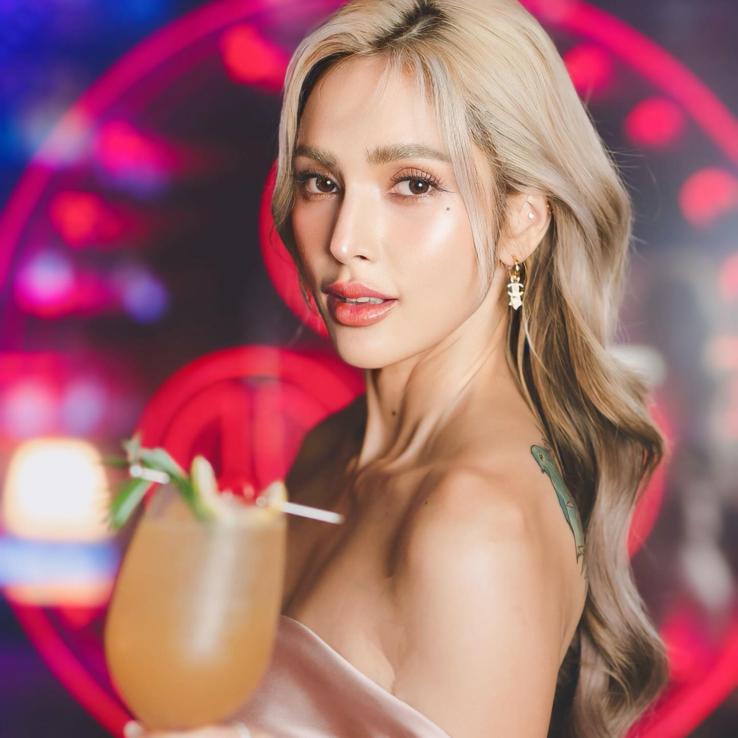 อุ้ม - ลักขณา วัธนวงส์ศิริ