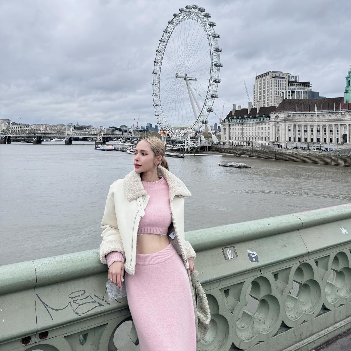 อุ้ม - ลักขณา วัธนวงส์ศิริ