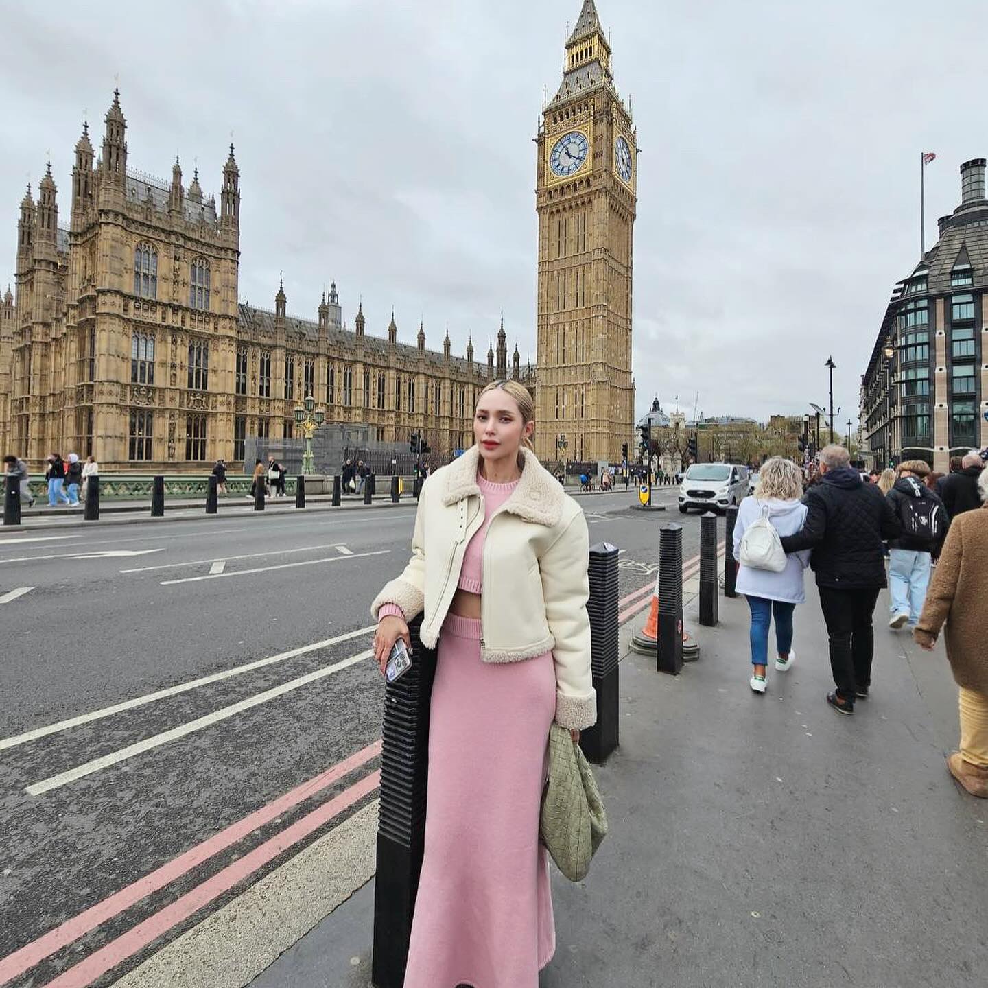 อุ้ม - ลักขณา วัธนวงส์ศิริ