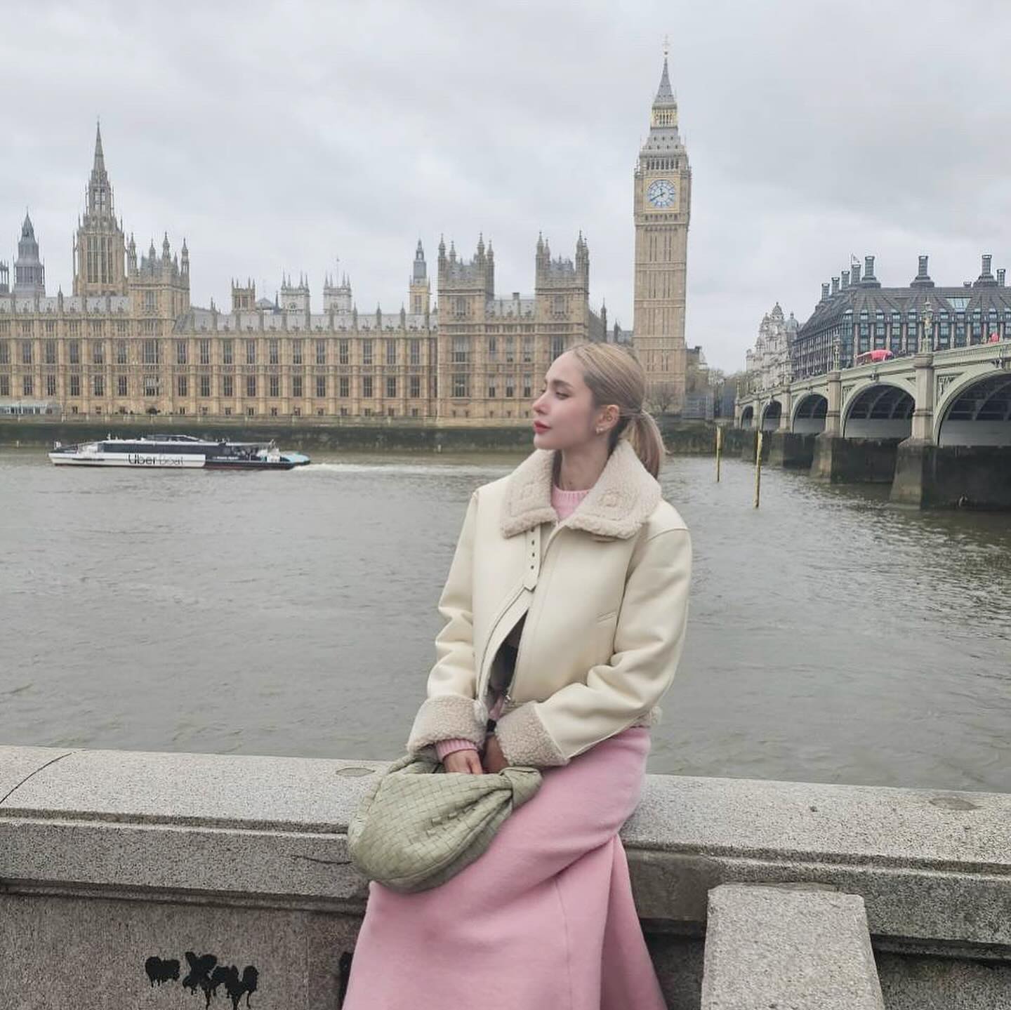 อุ้ม - ลักขณา วัธนวงส์ศิริ