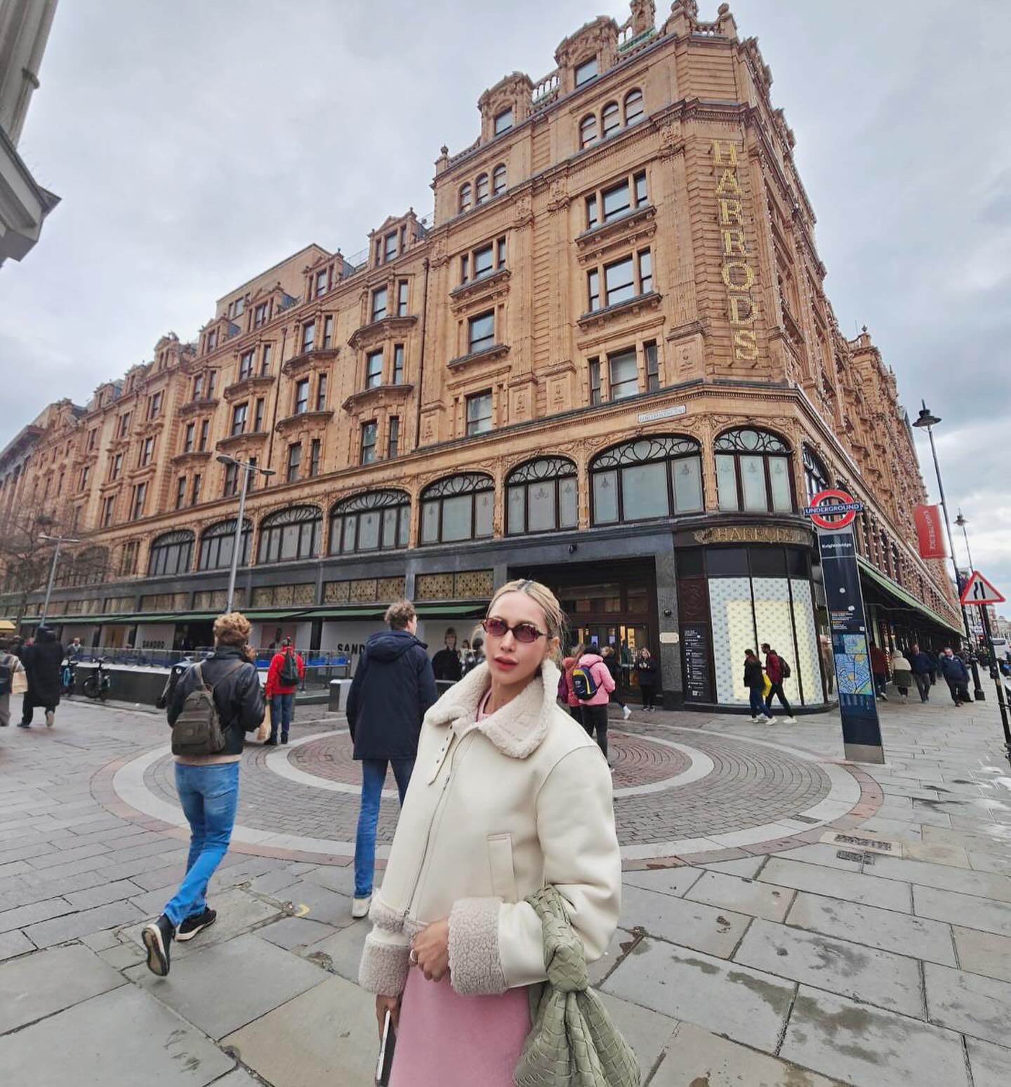 อุ้ม - ลักขณา วัธนวงส์ศิริ