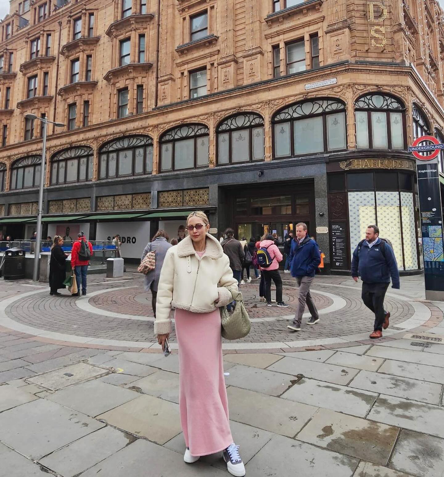 อุ้ม - ลักขณา วัธนวงส์ศิริ