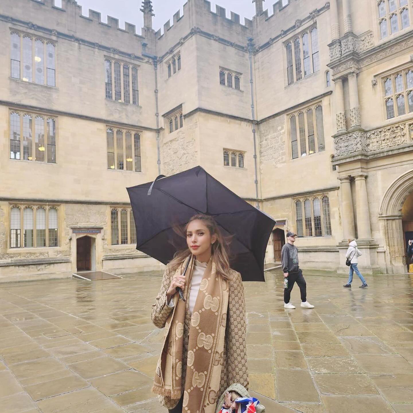 อุ้ม - ลักขณา วัธนวงส์ศิริ