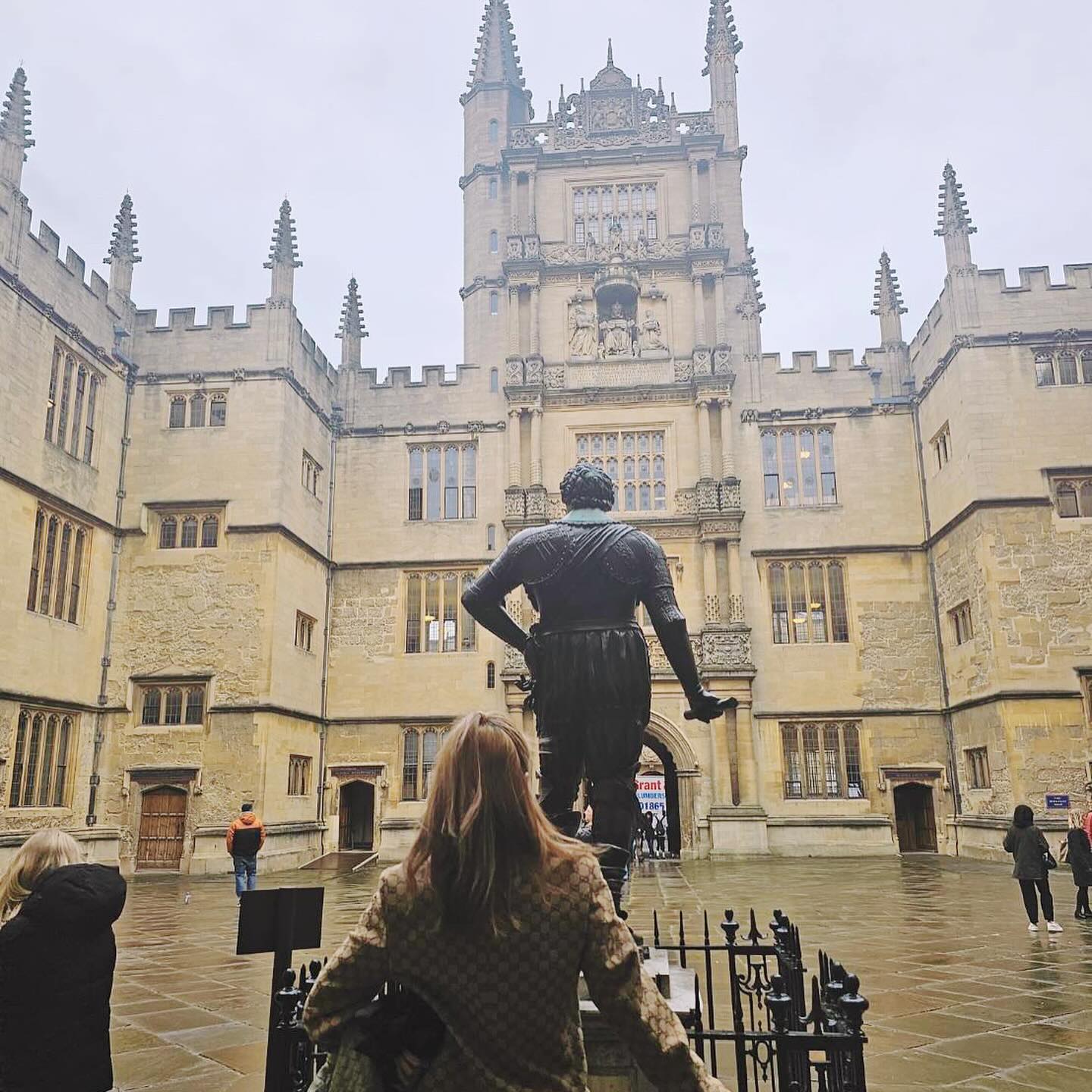 อุ้ม - ลักขณา วัธนวงส์ศิริ