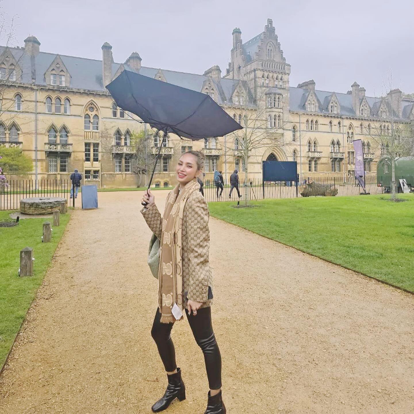 อุ้ม - ลักขณา วัธนวงส์ศิริ