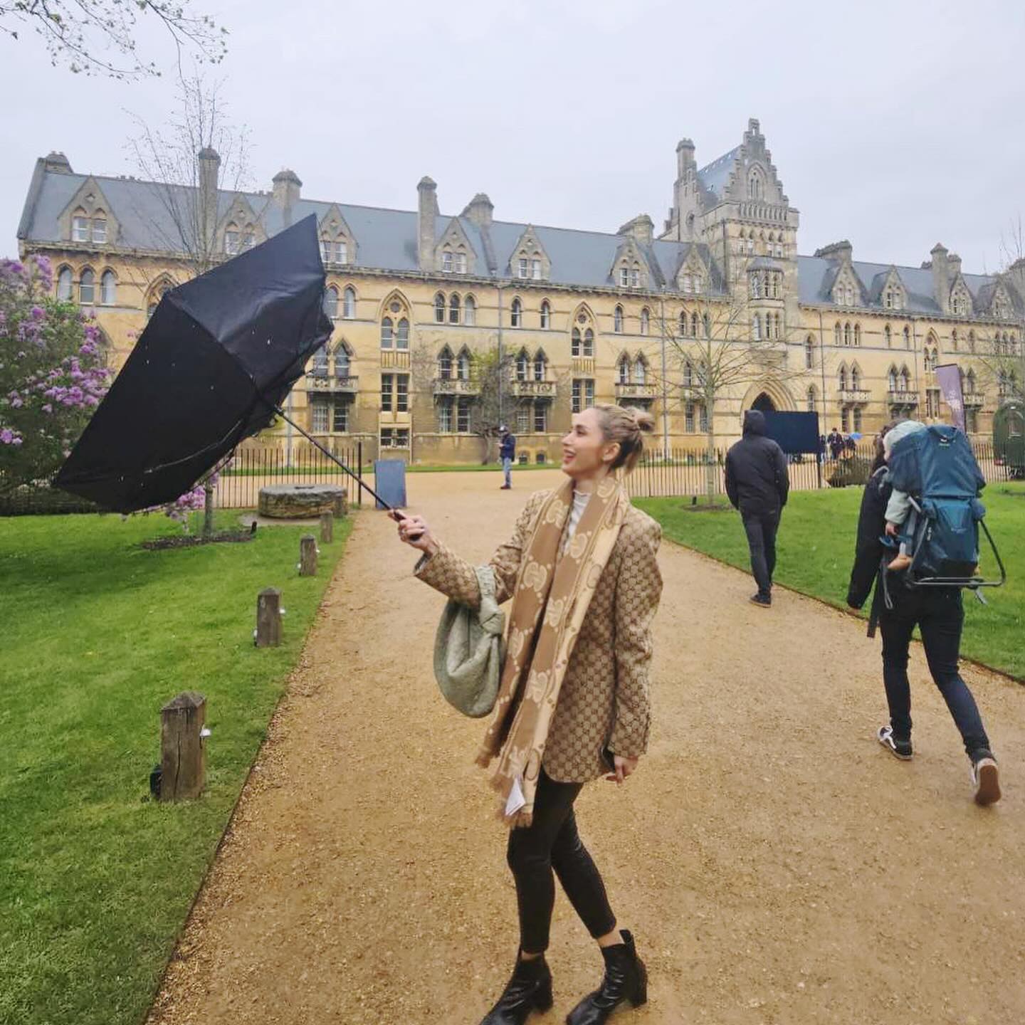 อุ้ม - ลักขณา วัธนวงส์ศิริ