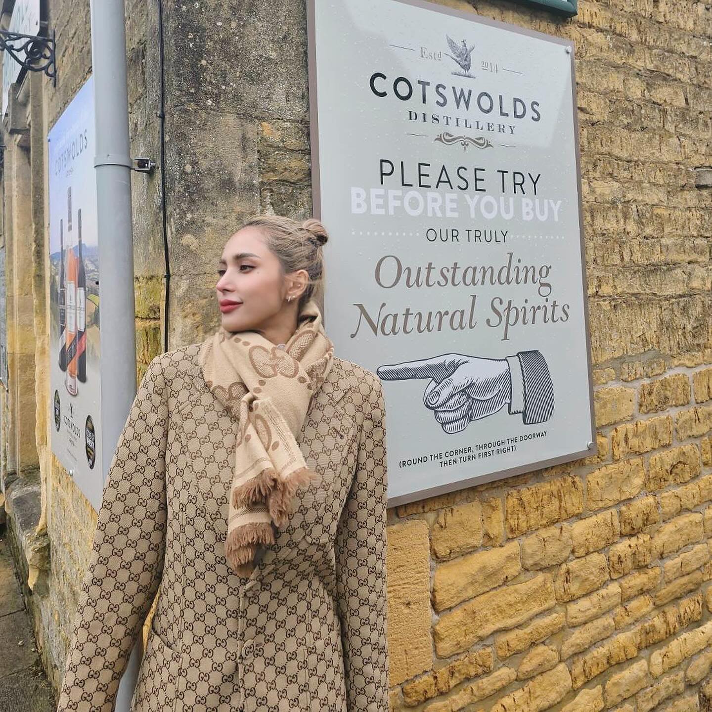 อุ้ม - ลักขณา วัธนวงส์ศิริ