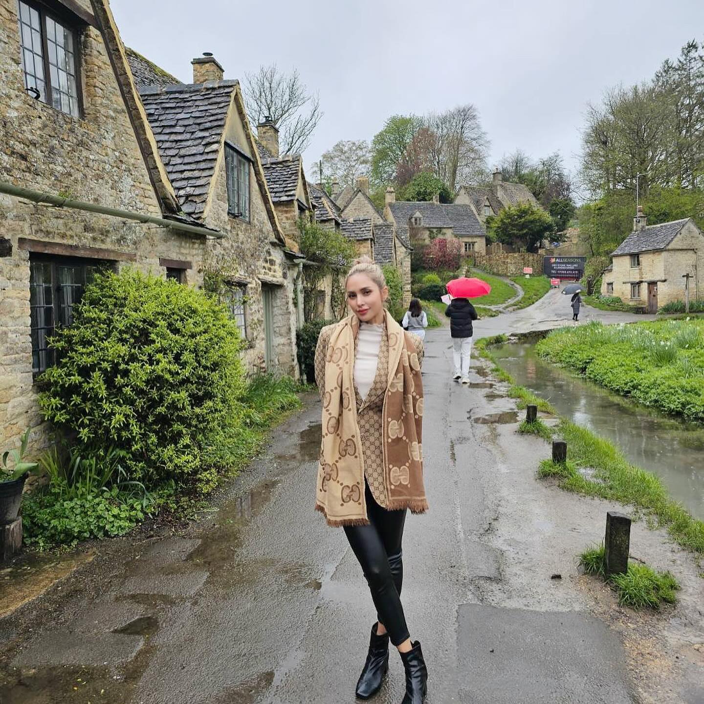 อุ้ม - ลักขณา วัธนวงส์ศิริ