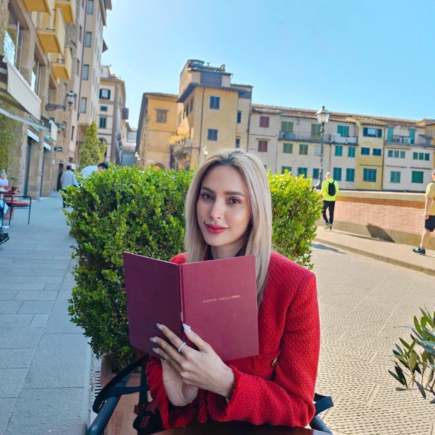 อุ้ม - ลักขณา วัธนวงส์ศิริ