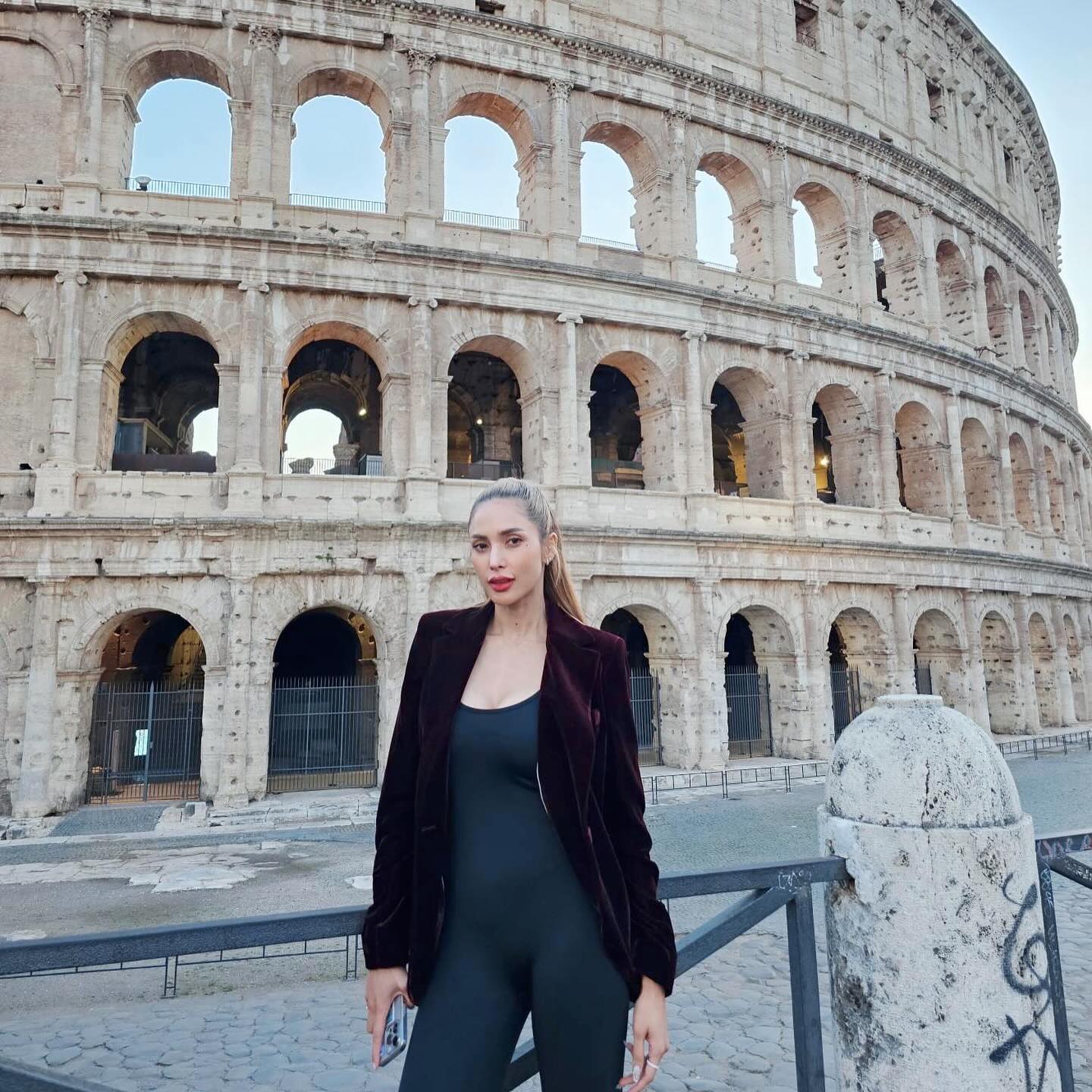 อุ้ม - ลักขณา วัธนวงส์ศิริ