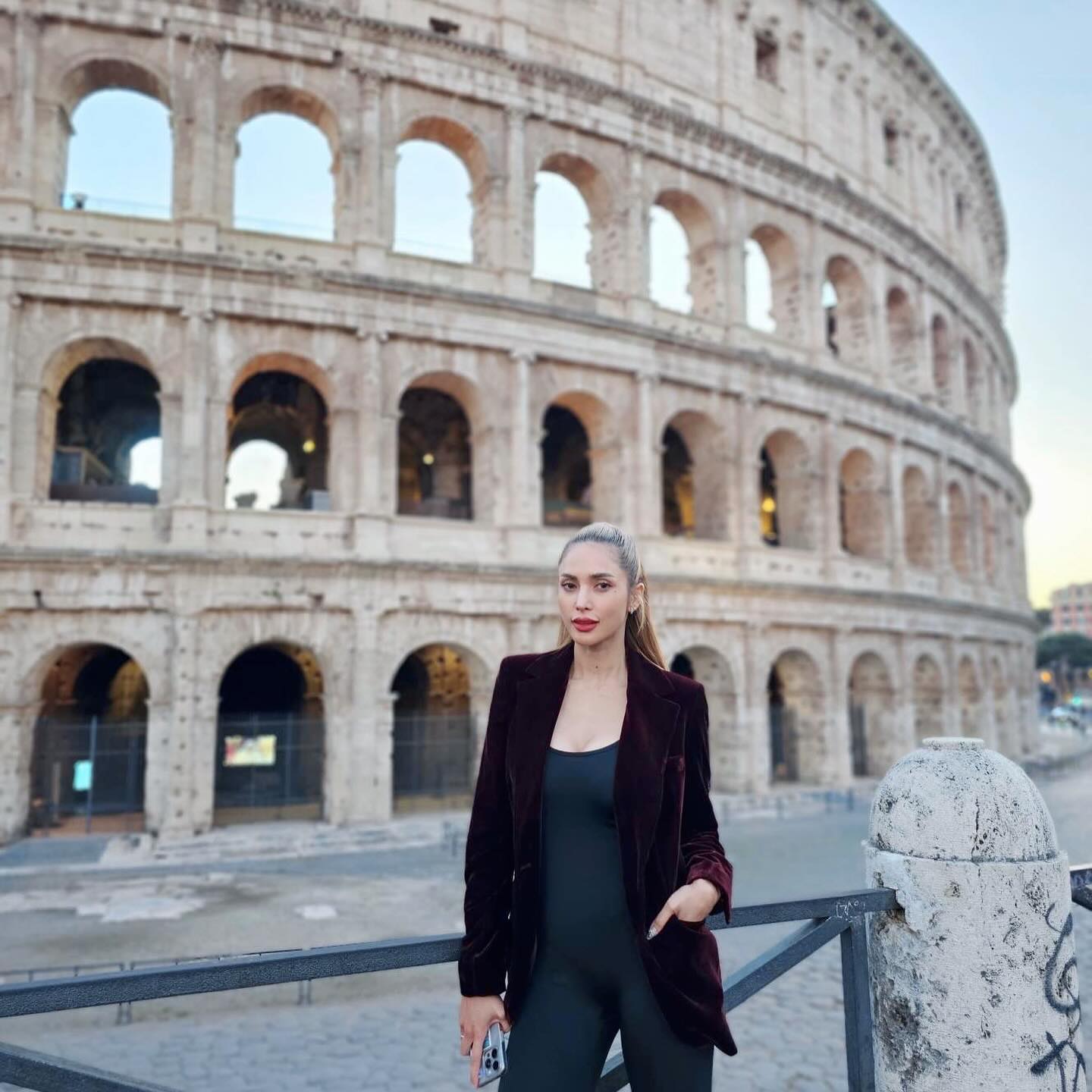 อุ้ม - ลักขณา วัธนวงส์ศิริ