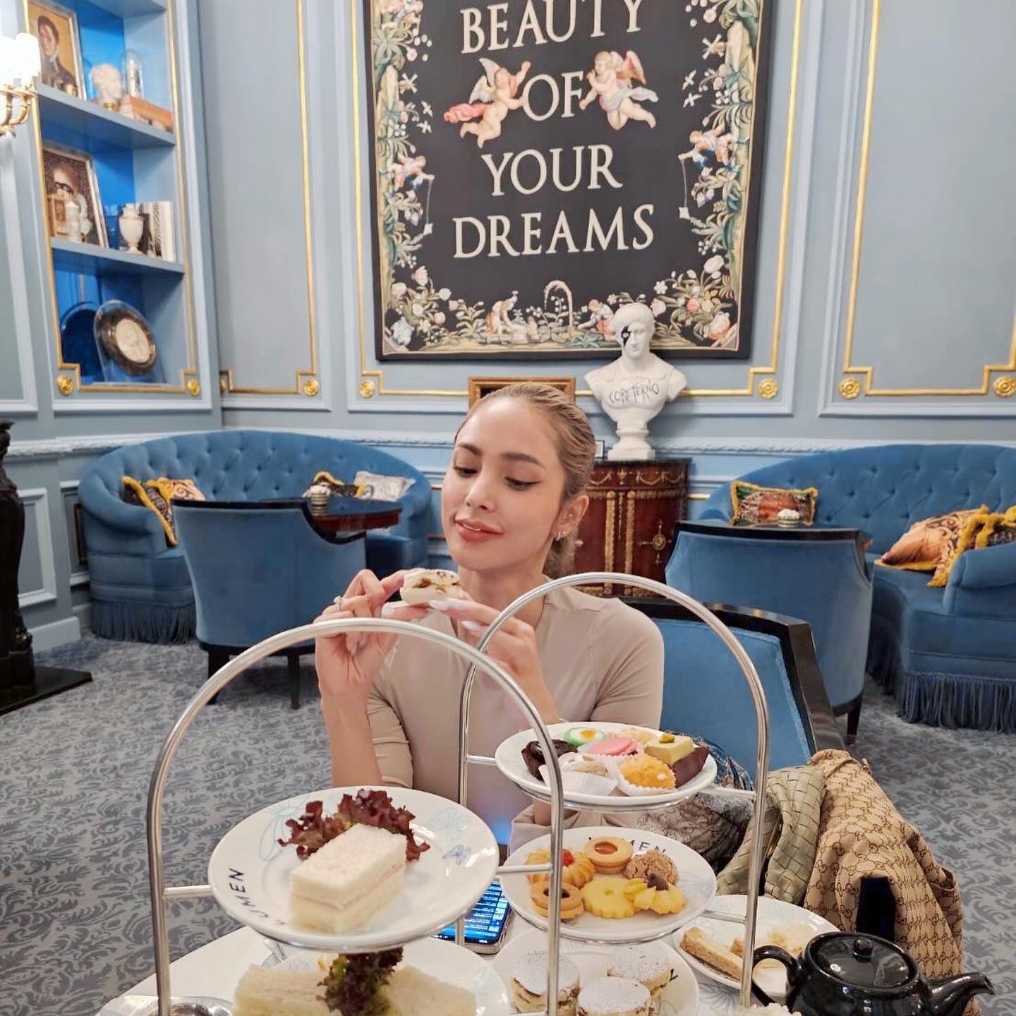 อุ้ม - ลักขณา วัธนวงส์ศิริ