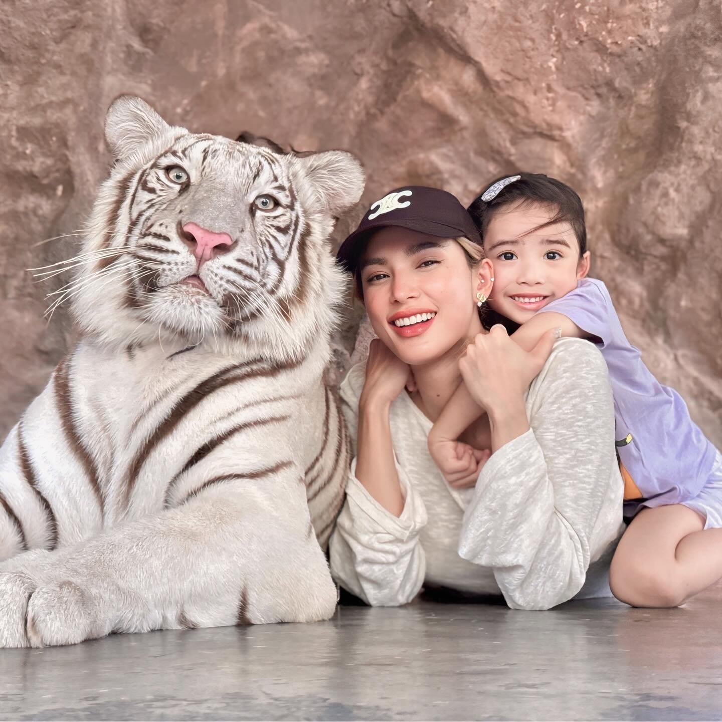 อุ้ม - ลักขณา วัธนวงส์ศิริ