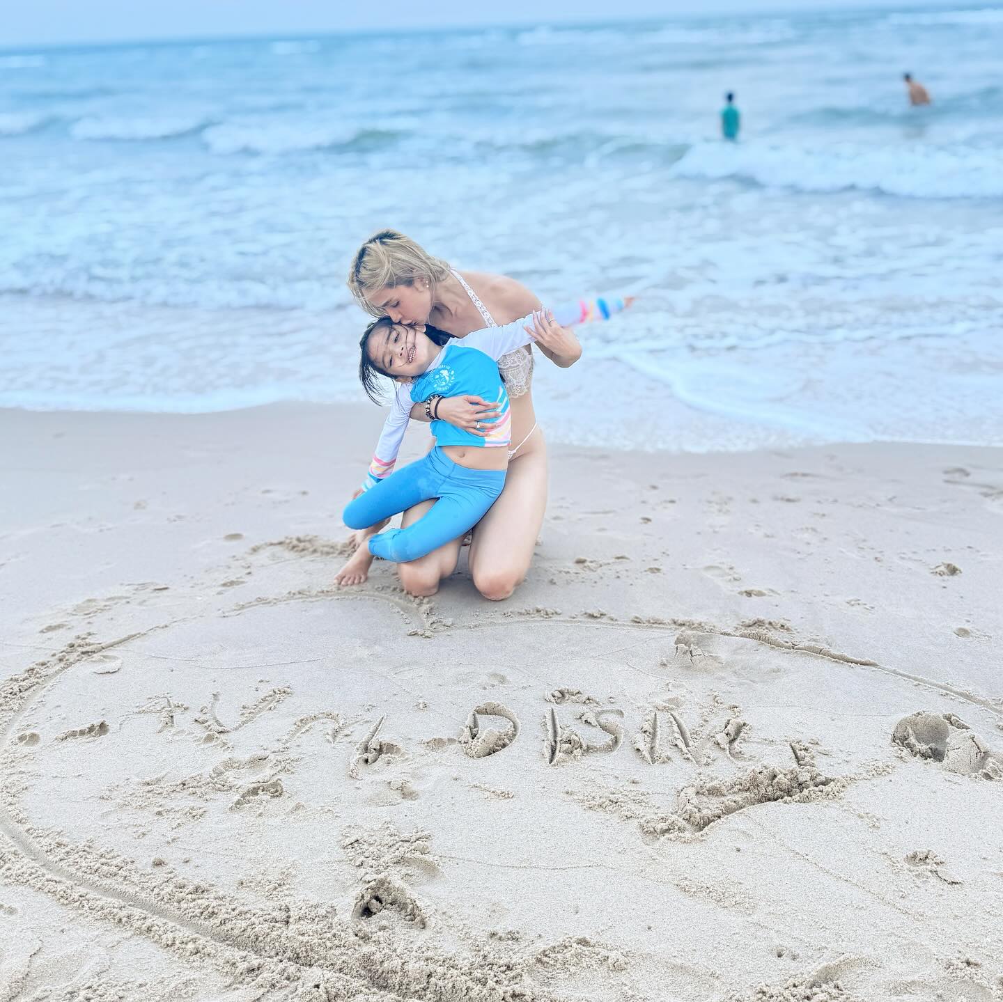 อุ้ม - ลักขณา วัธนวงส์ศิริ