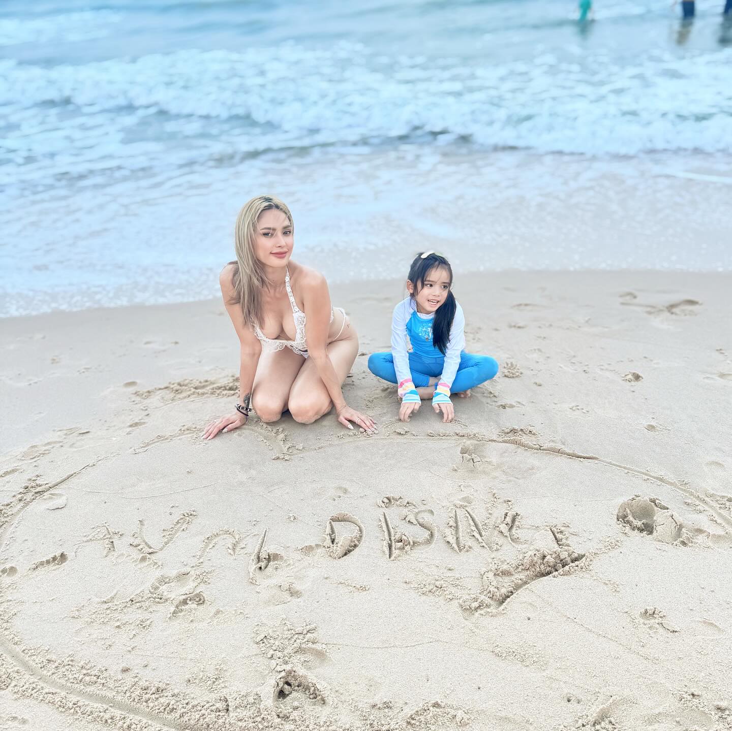 อุ้ม - ลักขณา วัธนวงส์ศิริ