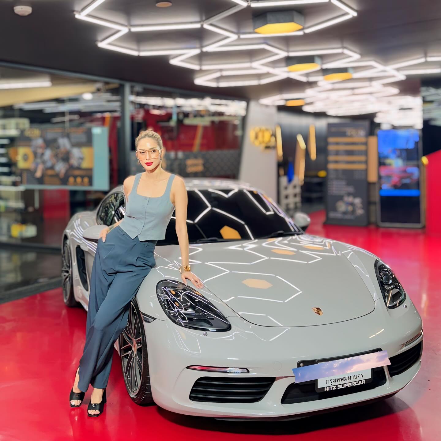 อุ้ม - ลักขณา วัธนวงส์ศิริ