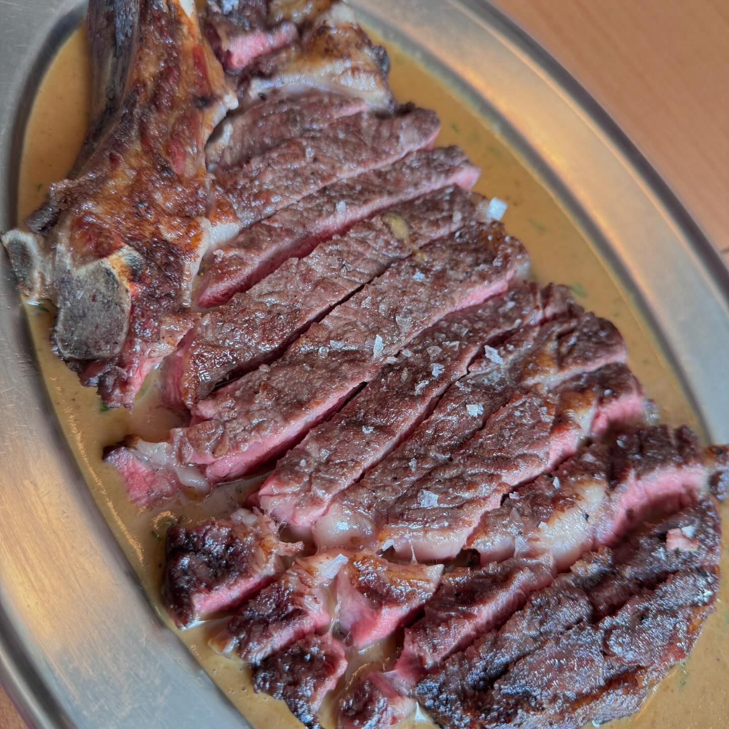 อุ้ม - ลักขณา วัธนวงส์ศิริ