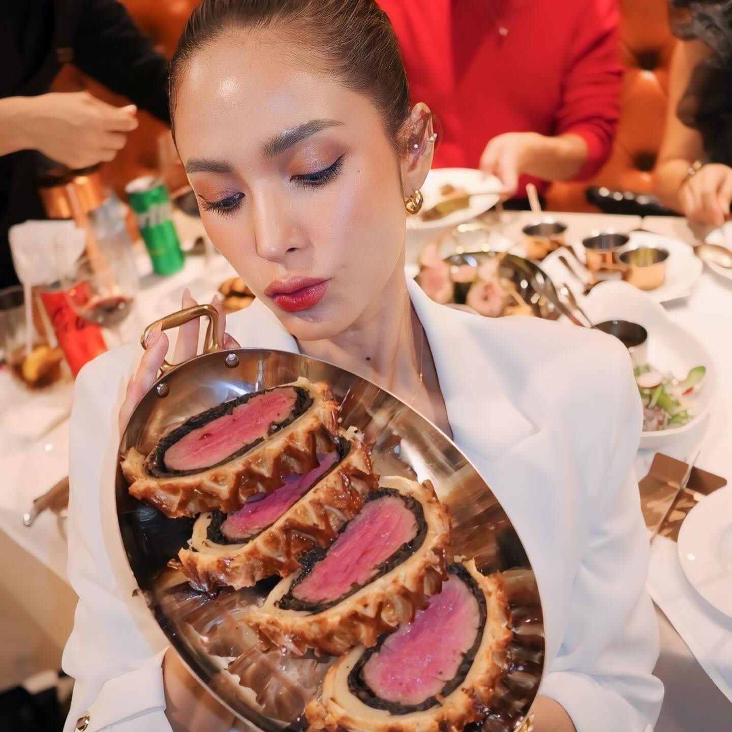 อุ้ม - ลักขณา วัธนวงส์ศิริ