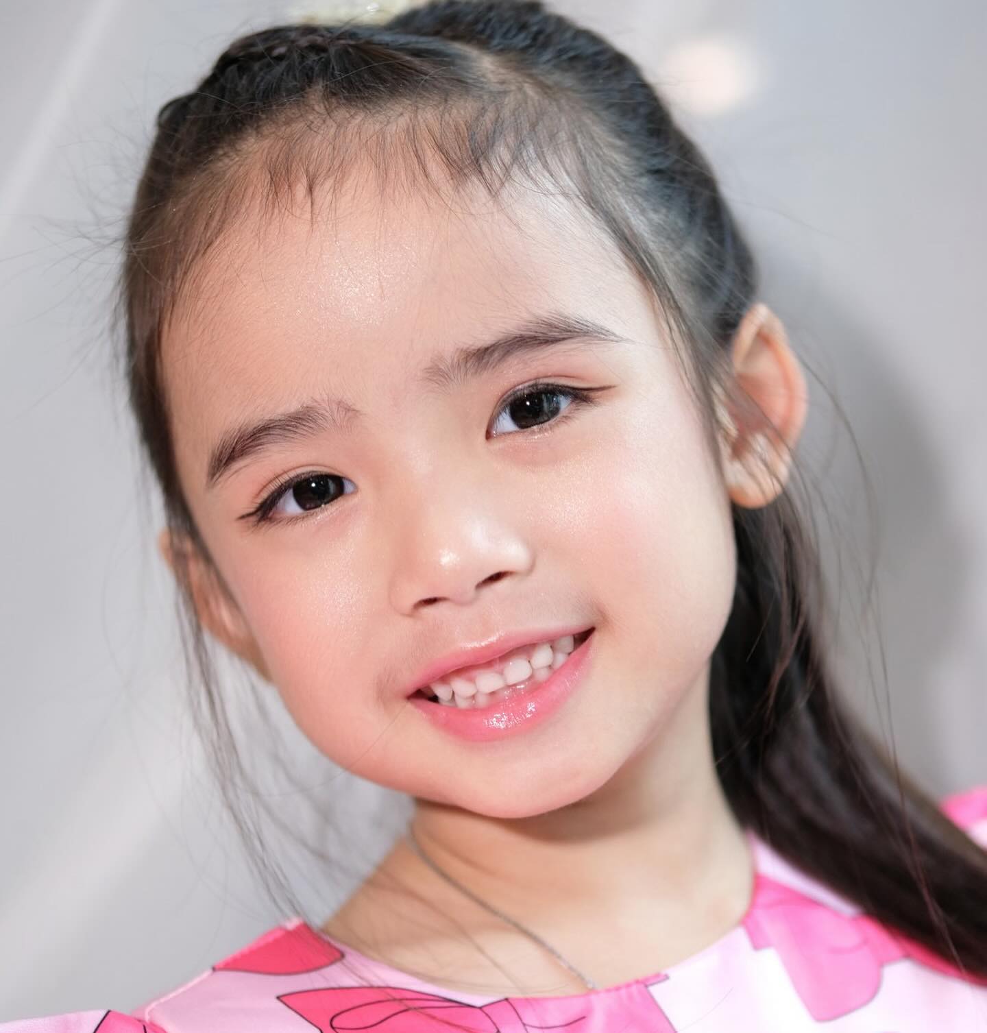 อุ้ม - ลักขณา วัธนวงส์ศิริ