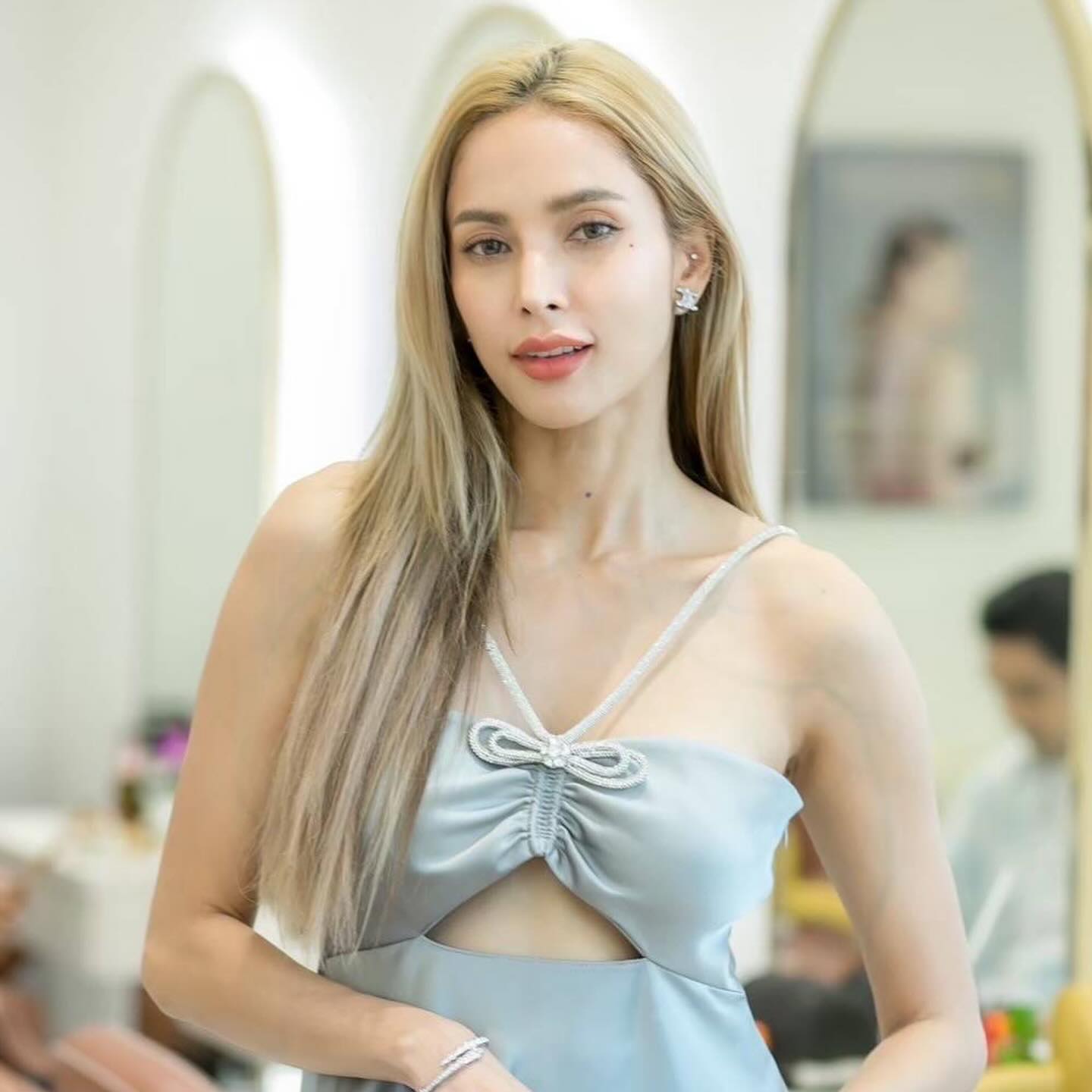 อุ้ม - ลักขณา วัธนวงส์ศิริ
