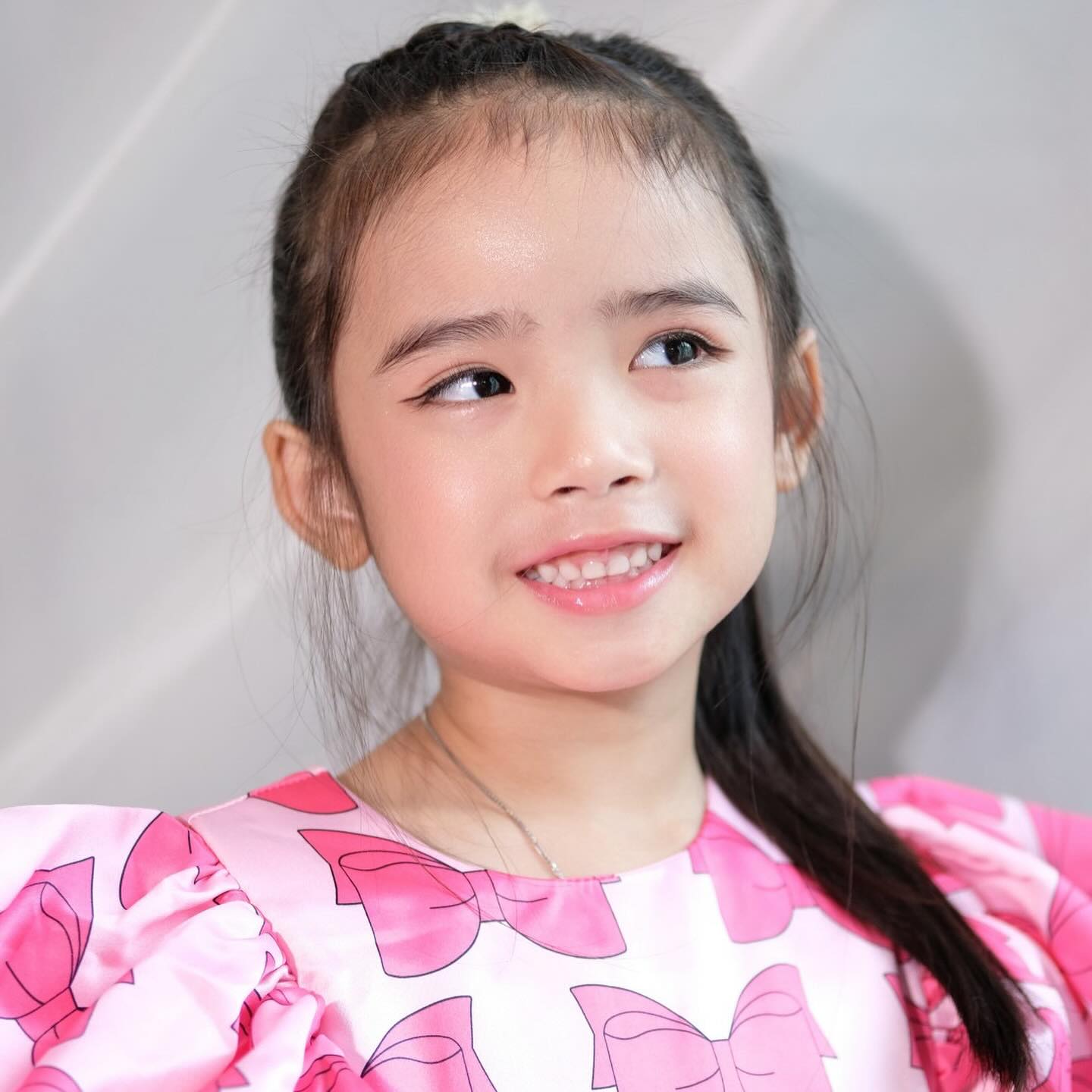 อุ้ม - ลักขณา วัธนวงส์ศิริ