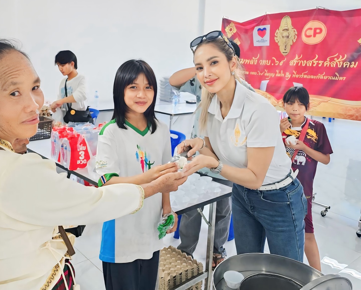 อุ้ม - ลักขณา วัธนวงส์ศิริ