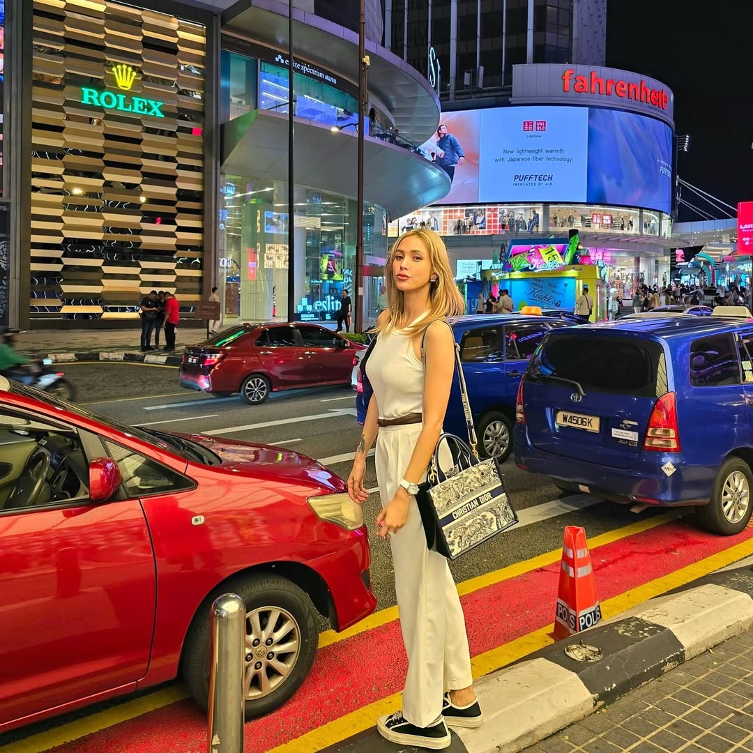 อุ้ม - ลักขณา วัธนวงส์ศิริ