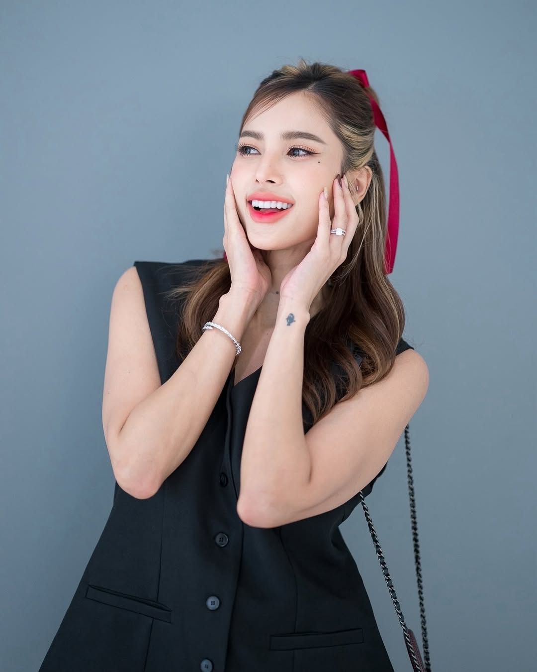อุ้ม - ลักขณา วัธนวงส์ศิริ