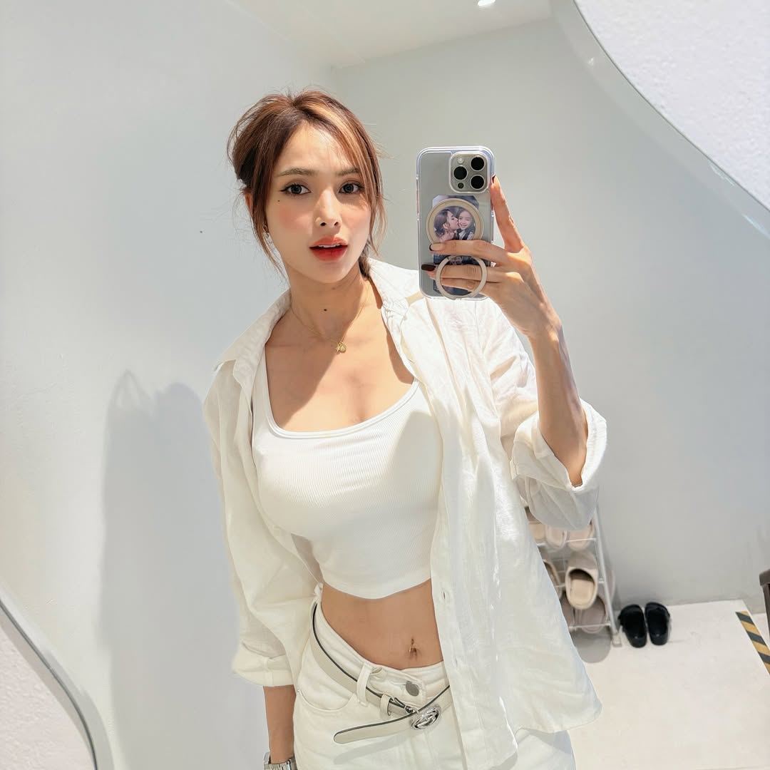 อุ้ม - ลักขณา วัธนวงส์ศิริ