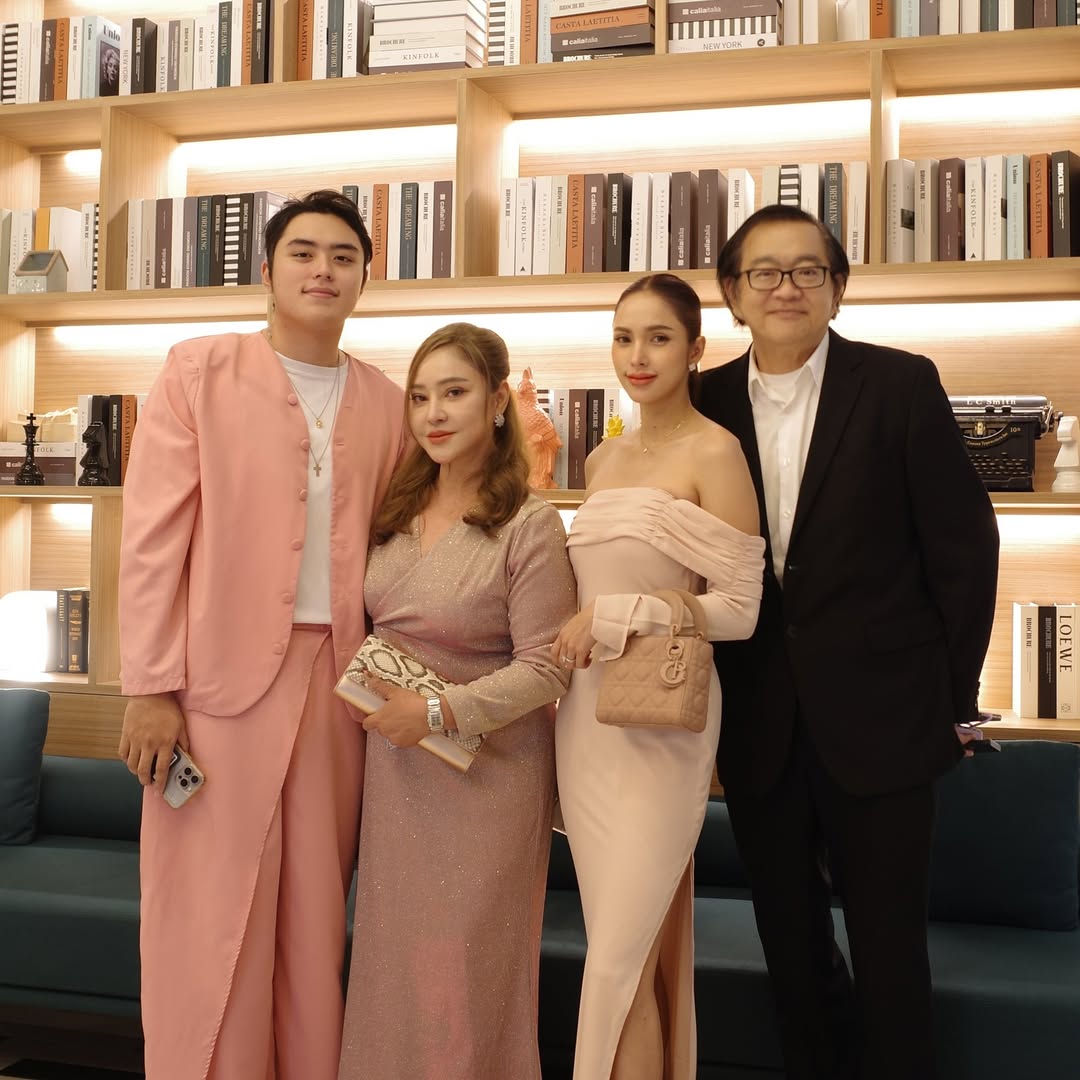 อุ้ม - ลักขณา วัธนวงส์ศิริ