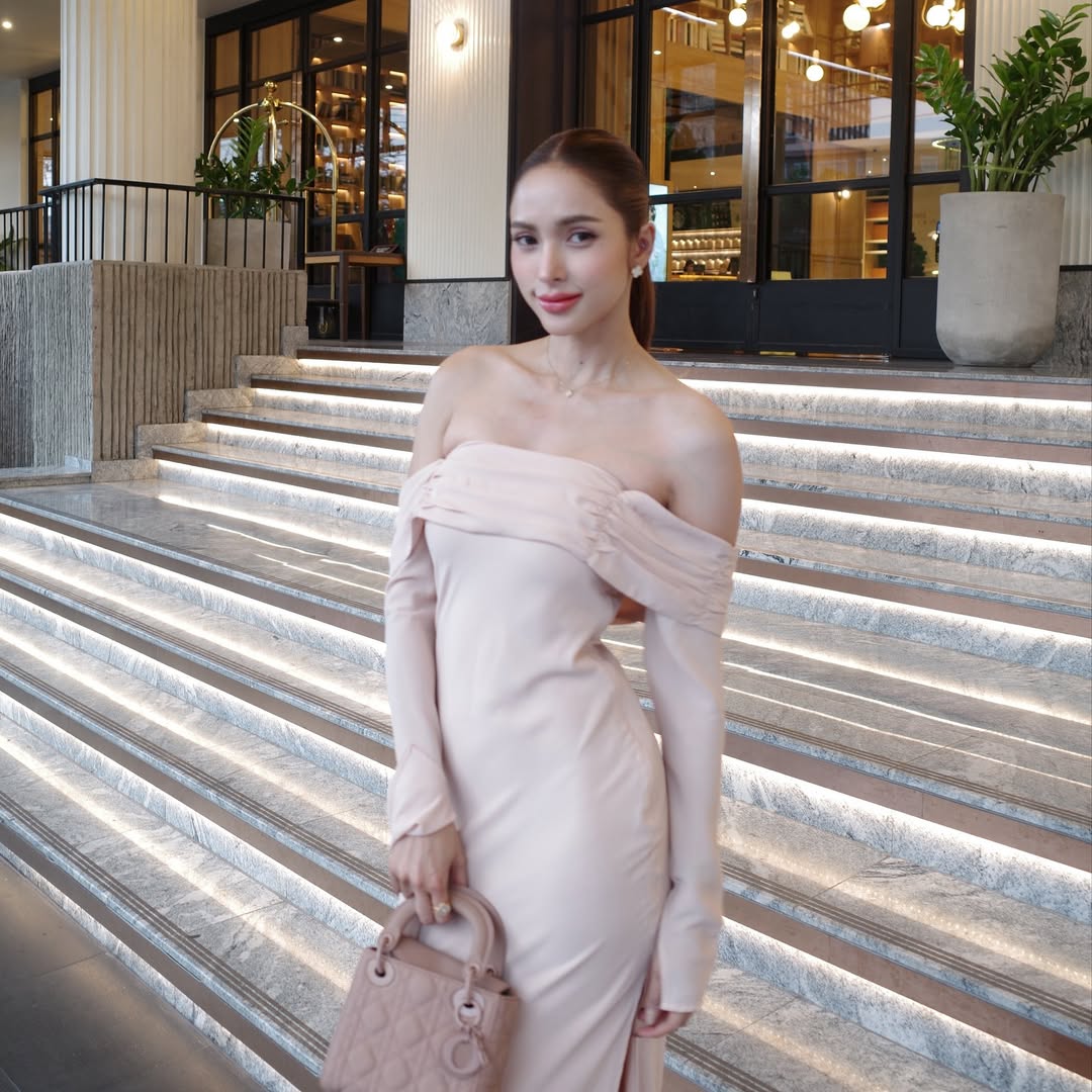 อุ้ม - ลักขณา วัธนวงส์ศิริ