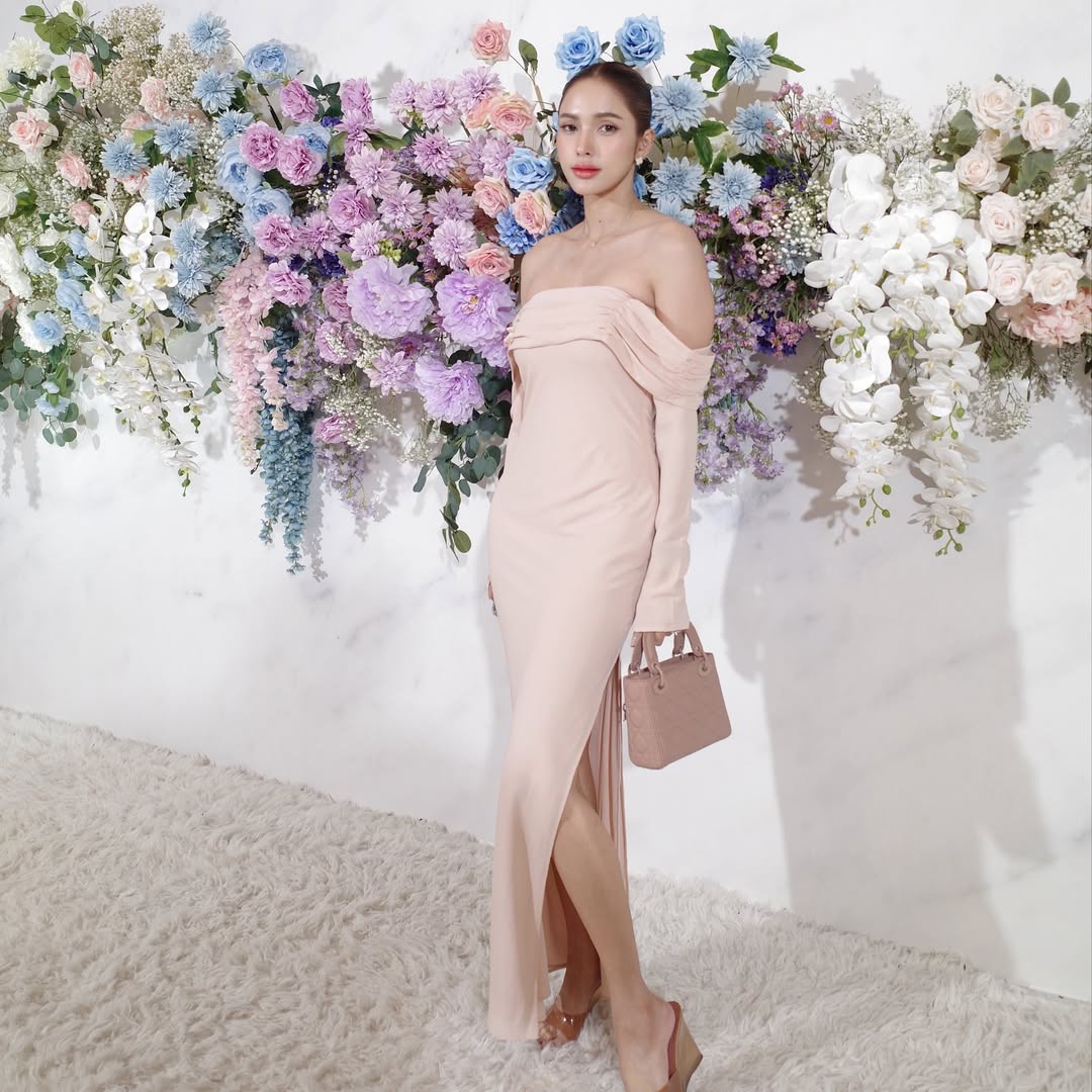 อุ้ม - ลักขณา วัธนวงส์ศิริ