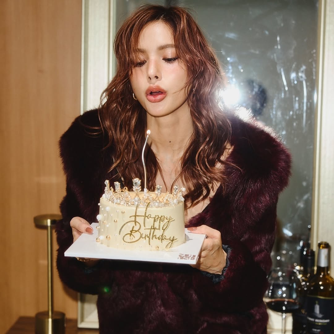 อุ้ม - ลักขณา วัธนวงส์ศิริ