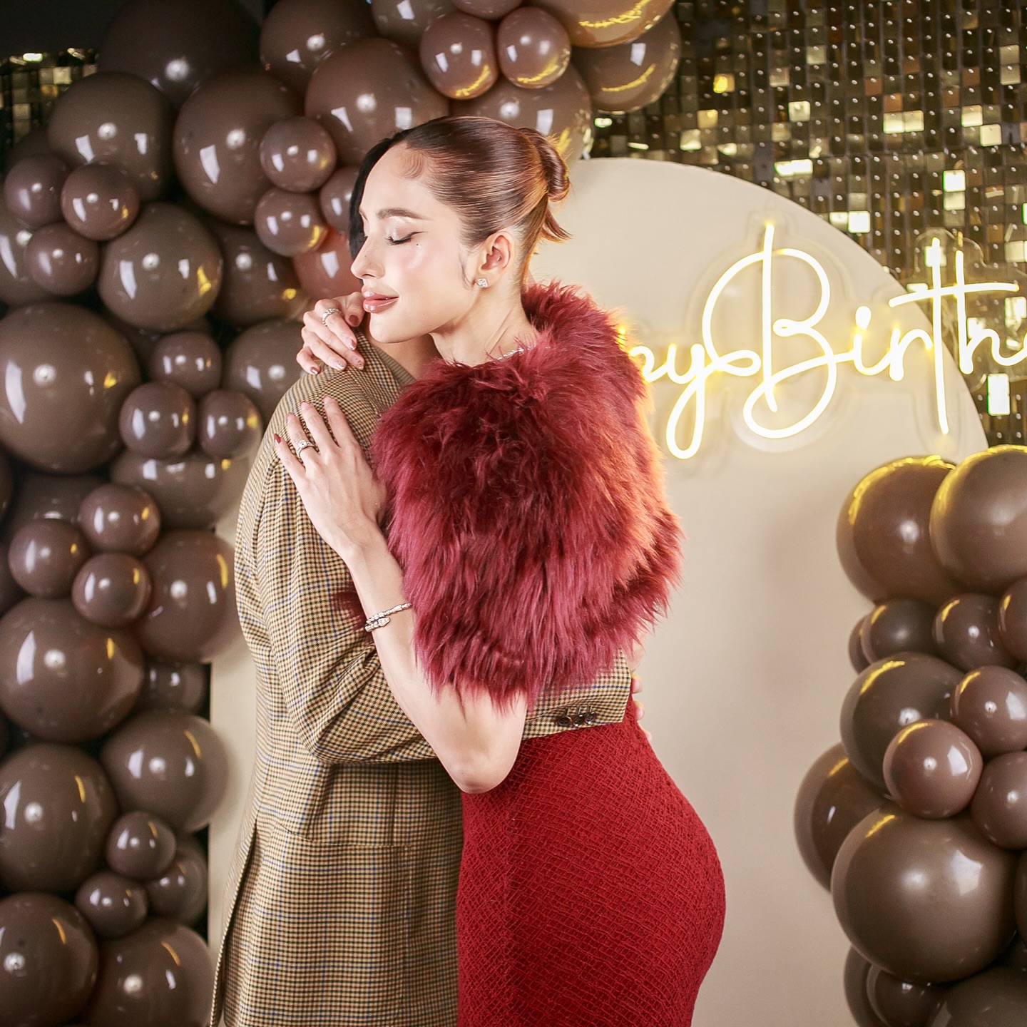 อุ้ม - ลักขณา วัธนวงส์ศิริ