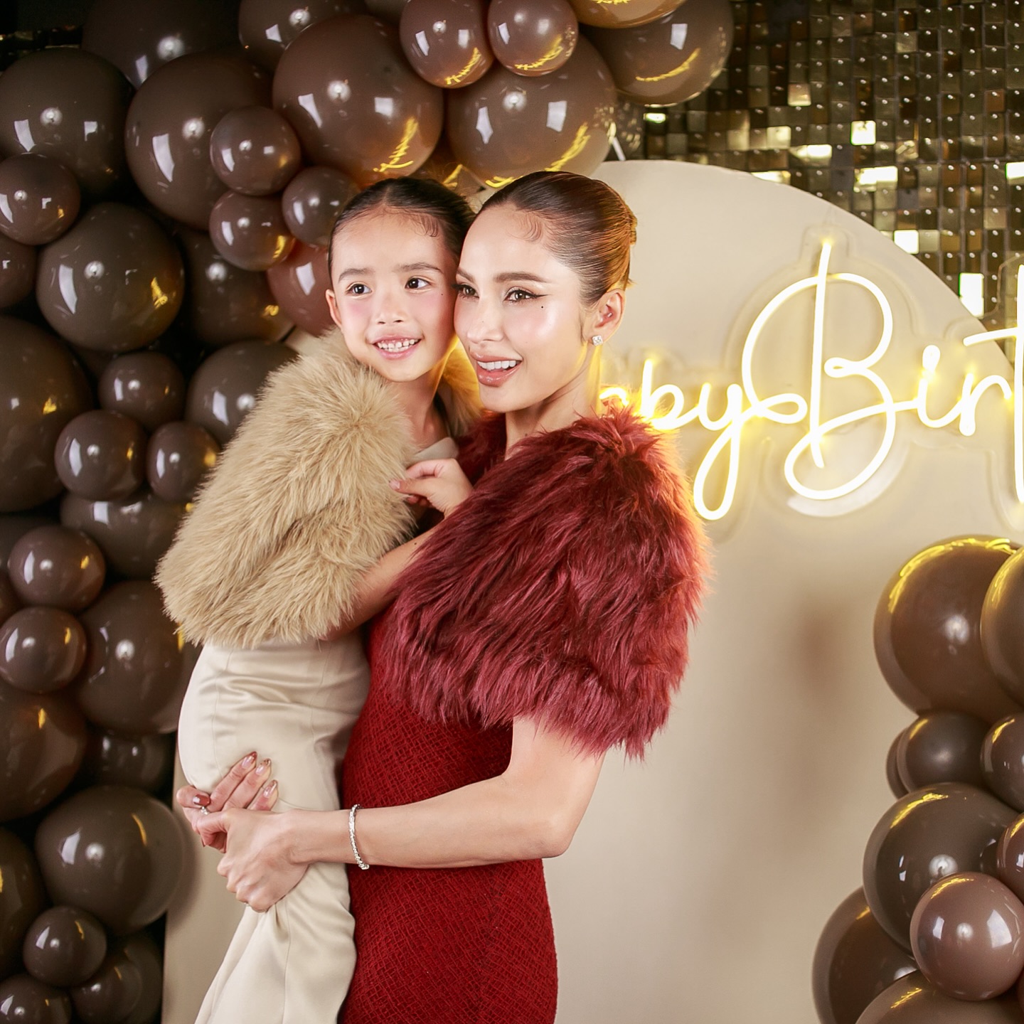 อุ้ม - ลักขณา วัธนวงส์ศิริ