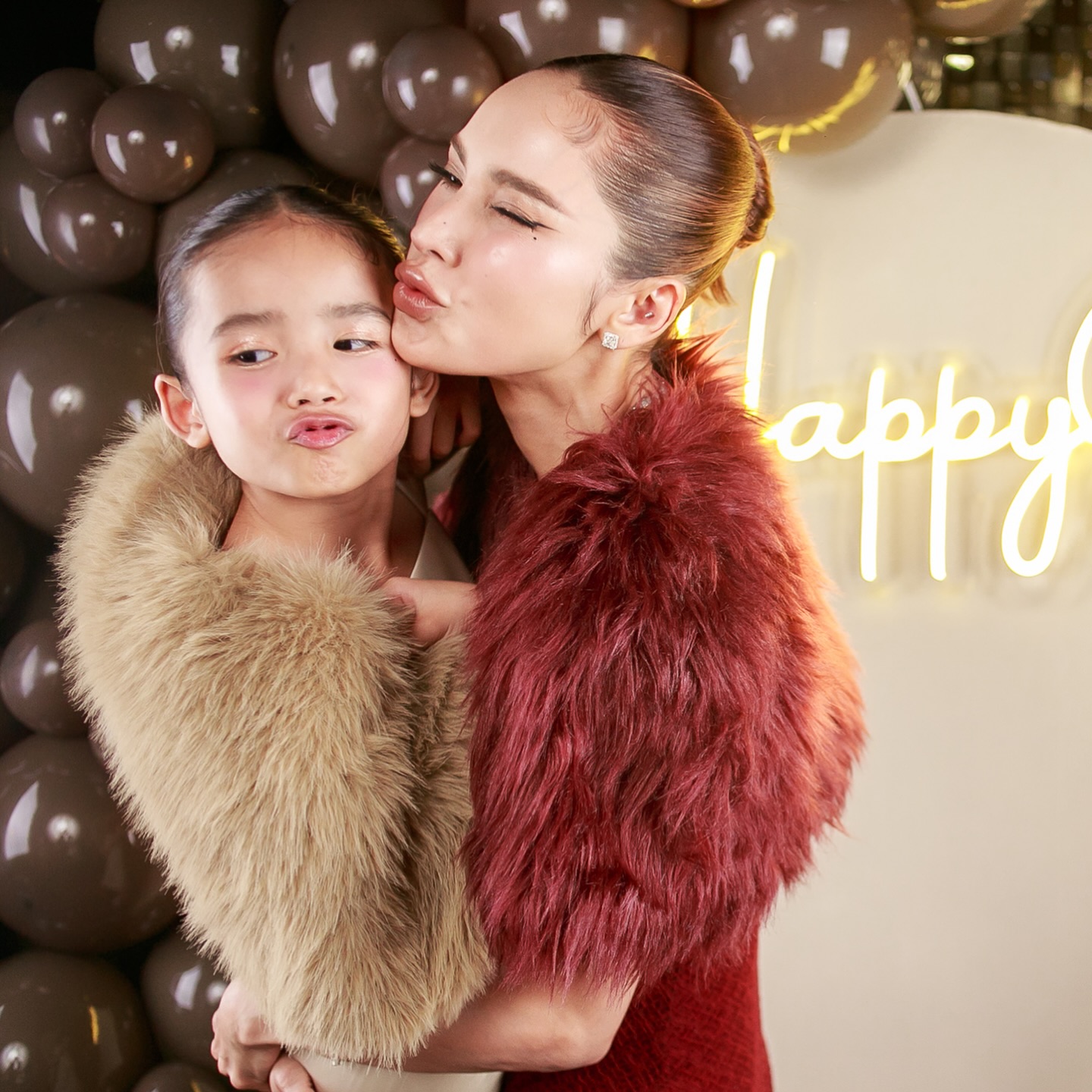 อุ้ม - ลักขณา วัธนวงส์ศิริ