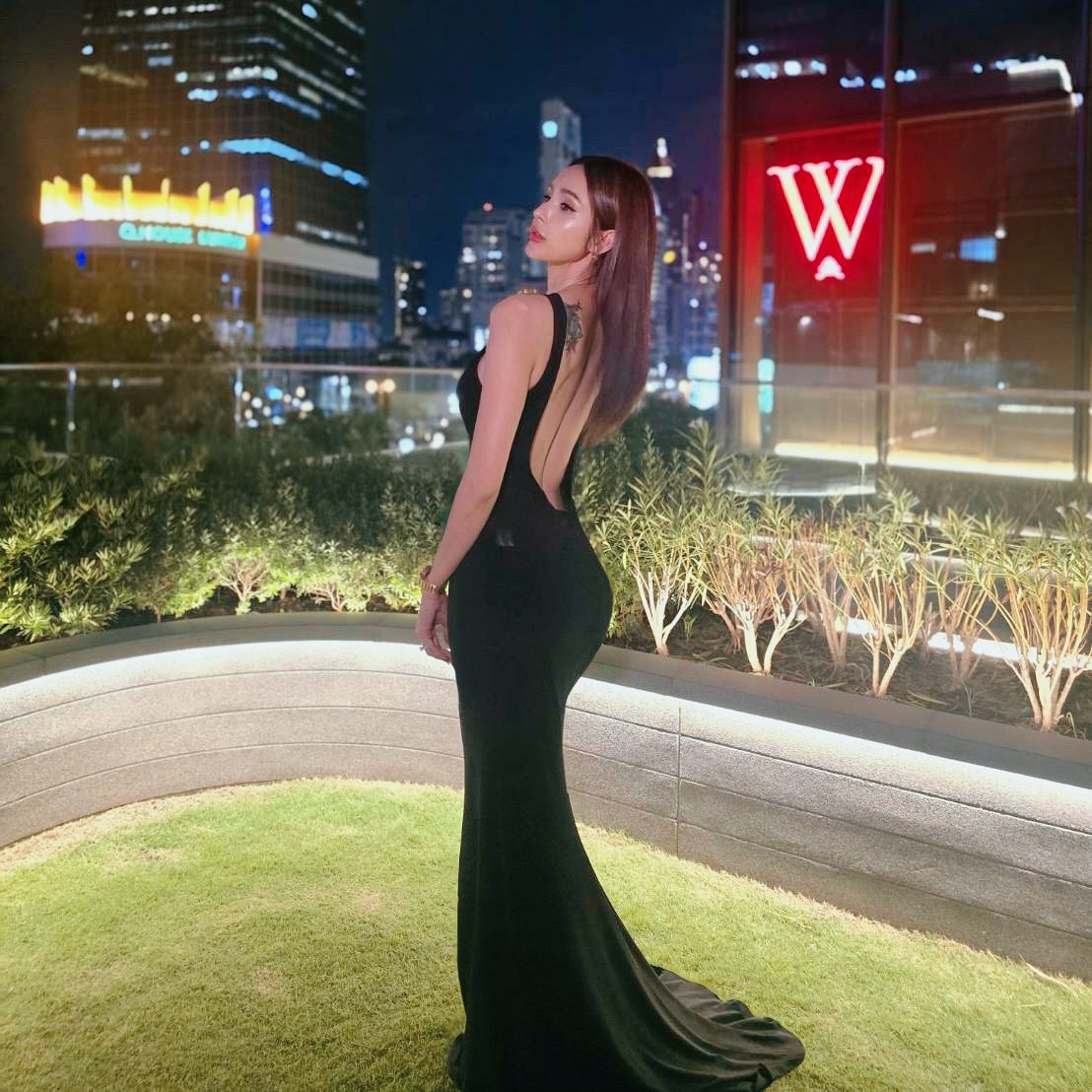 อุ้ม - ลักขณา วัธนวงส์ศิริ