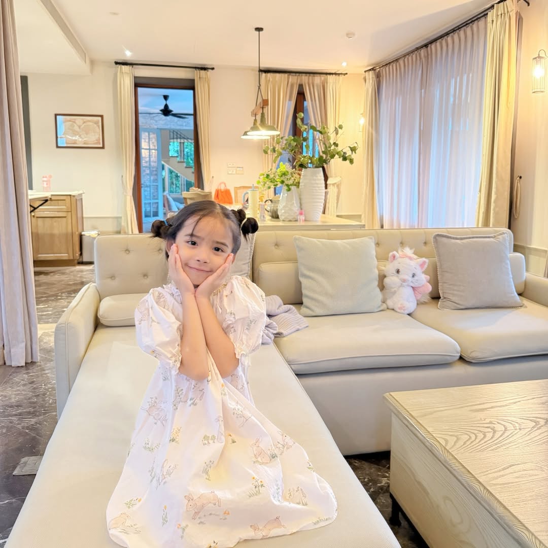 อุ้ม - ลักขณา วัธนวงส์ศิริ