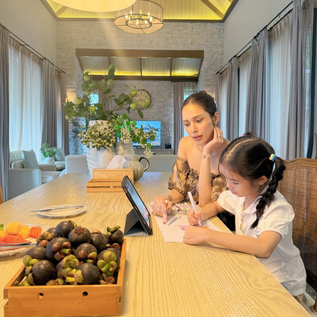 อุ้ม - ลักขณา วัธนวงส์ศิริ